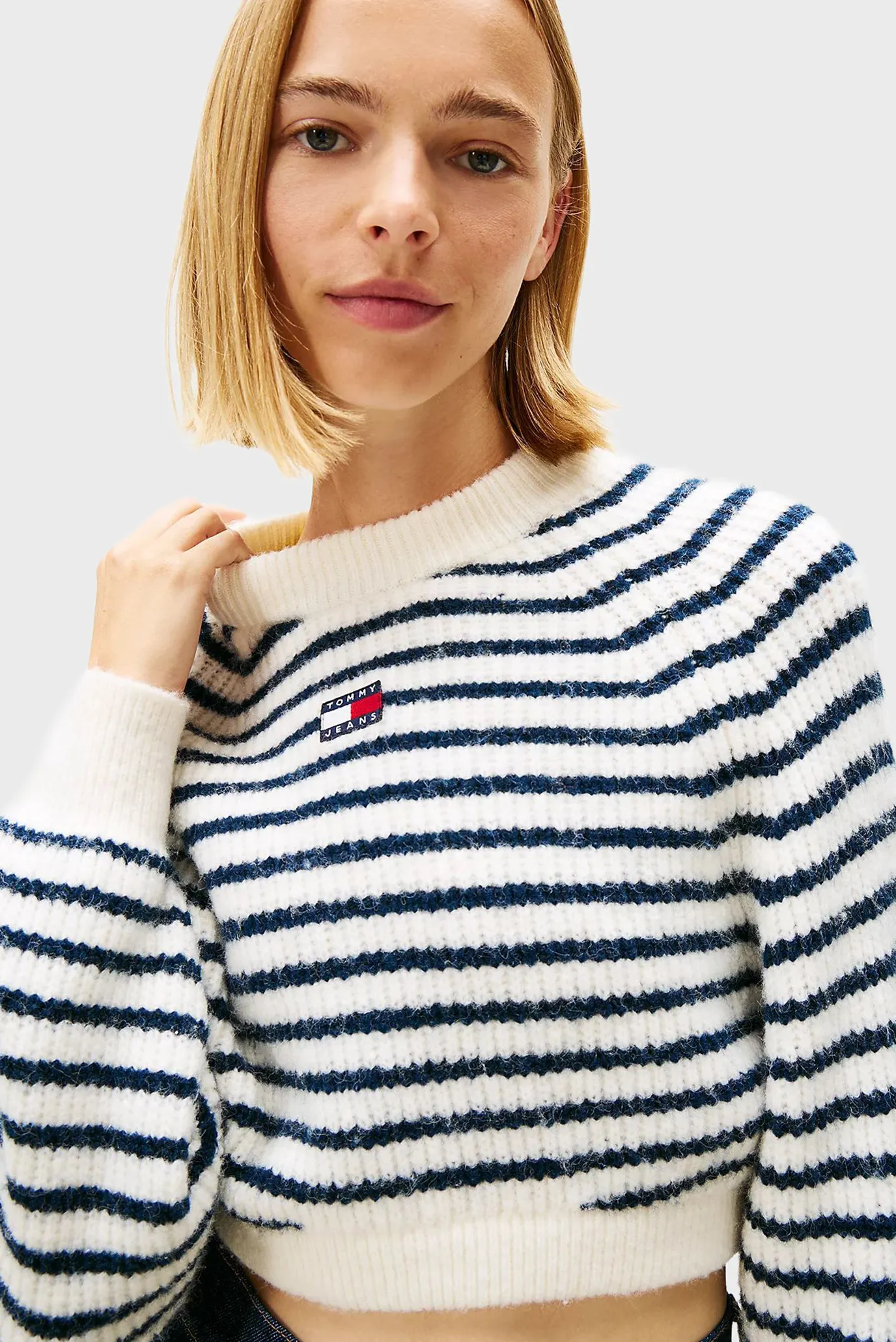 Свитер TJW CROP BADGE SWEATER 4