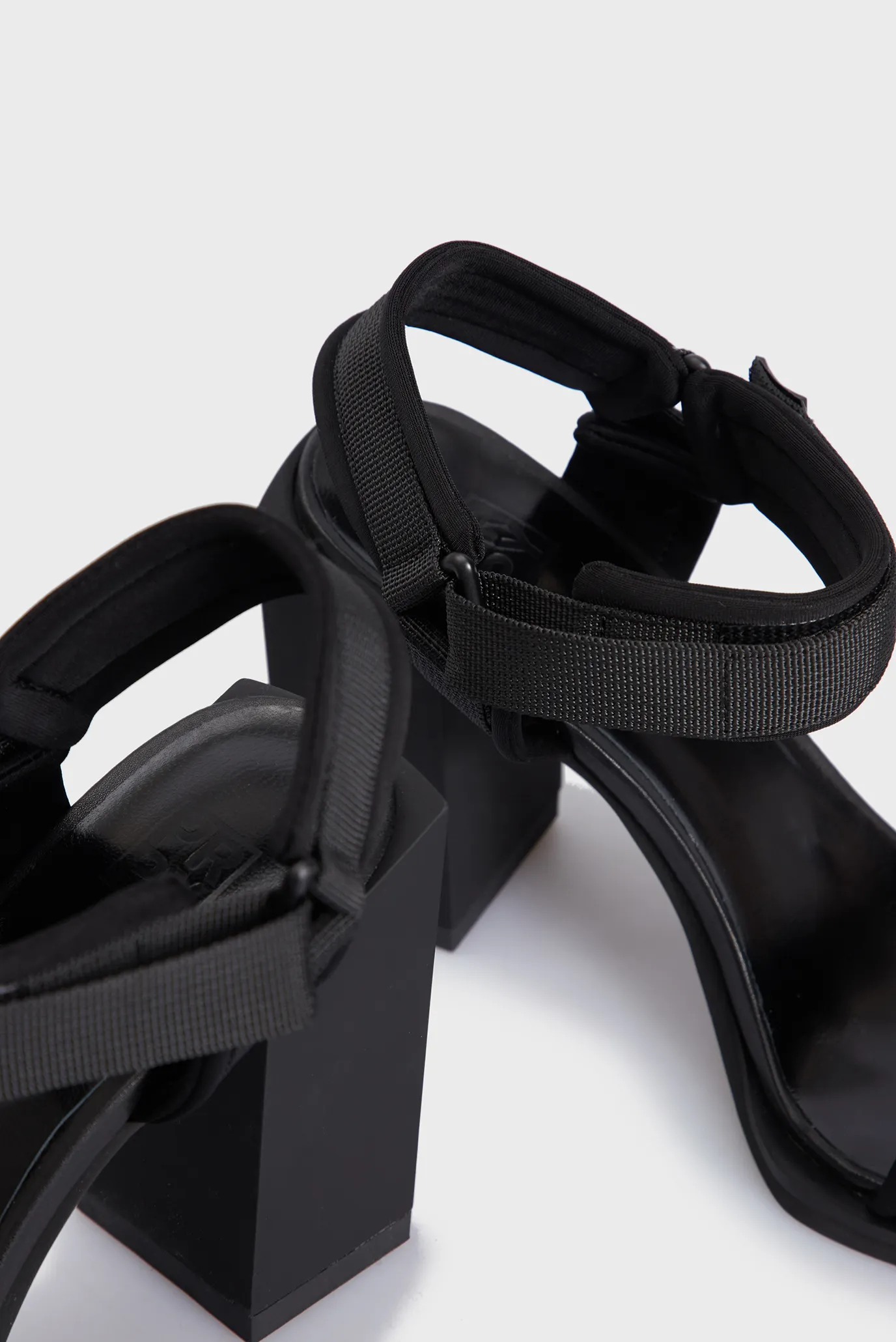 Женские черные босоножки Rosarie 7