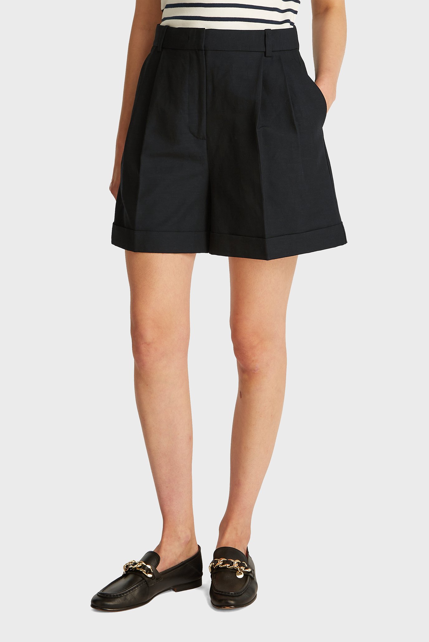 Женские черные шорты PLEATED 1
