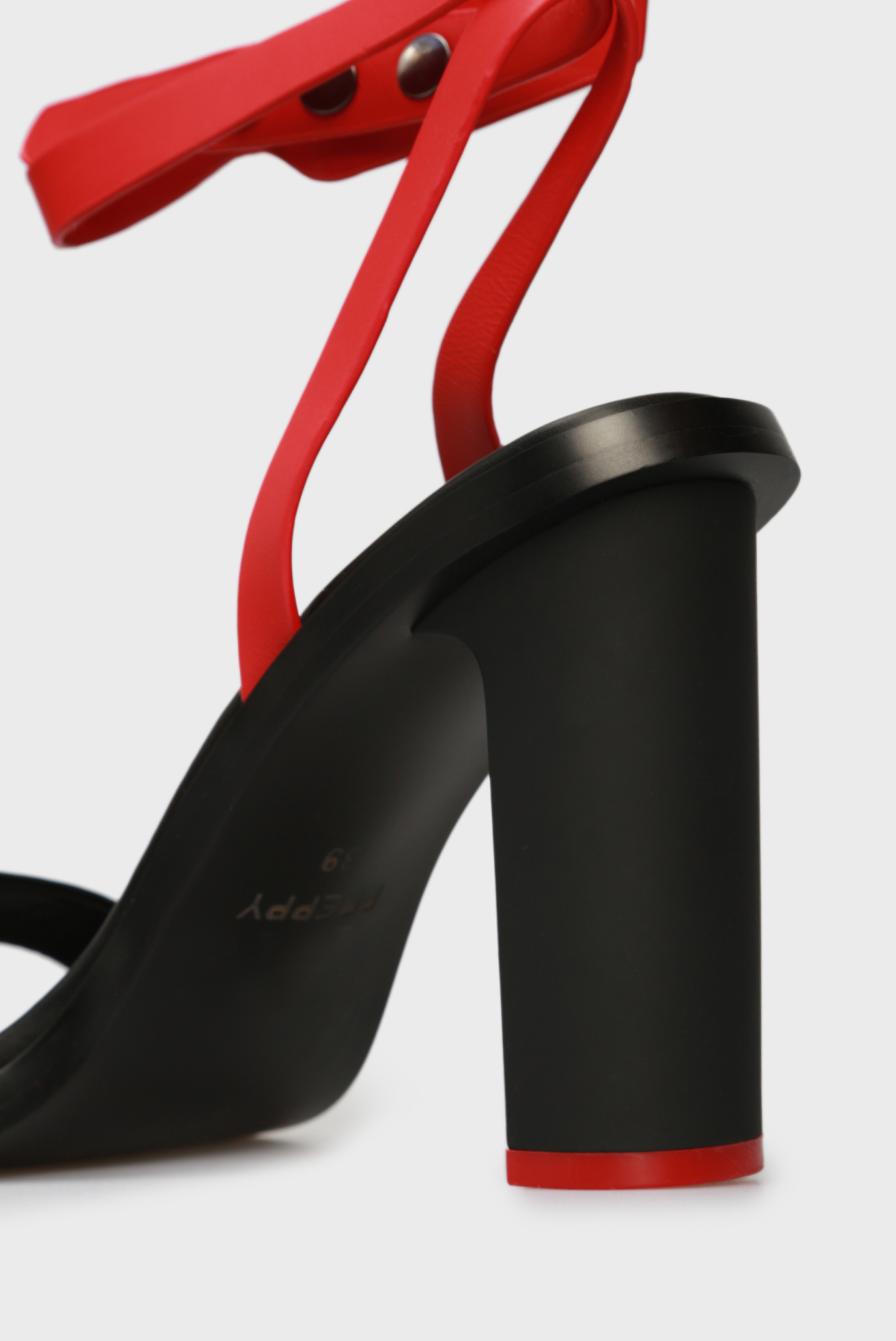 Женские кожаные босоножки 10