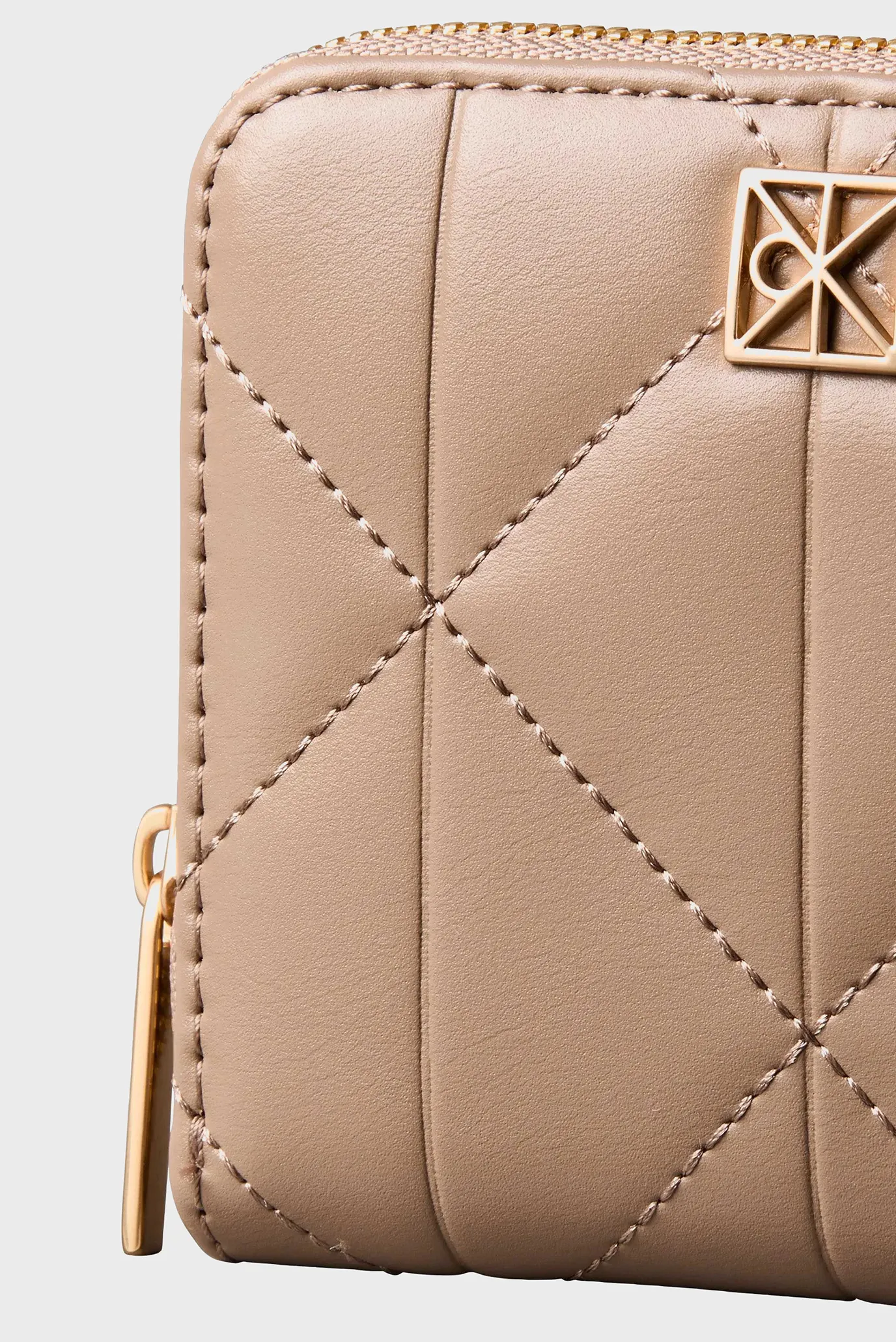 Кошелек QUILTED SQUARE ZIP AROUND 4