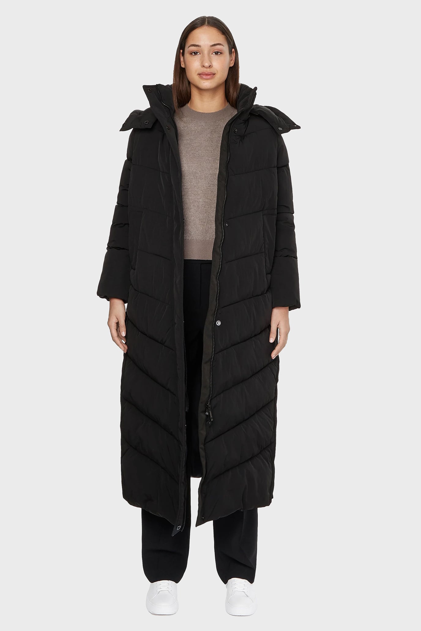 Женская черная куртка MODERN PADDED 4