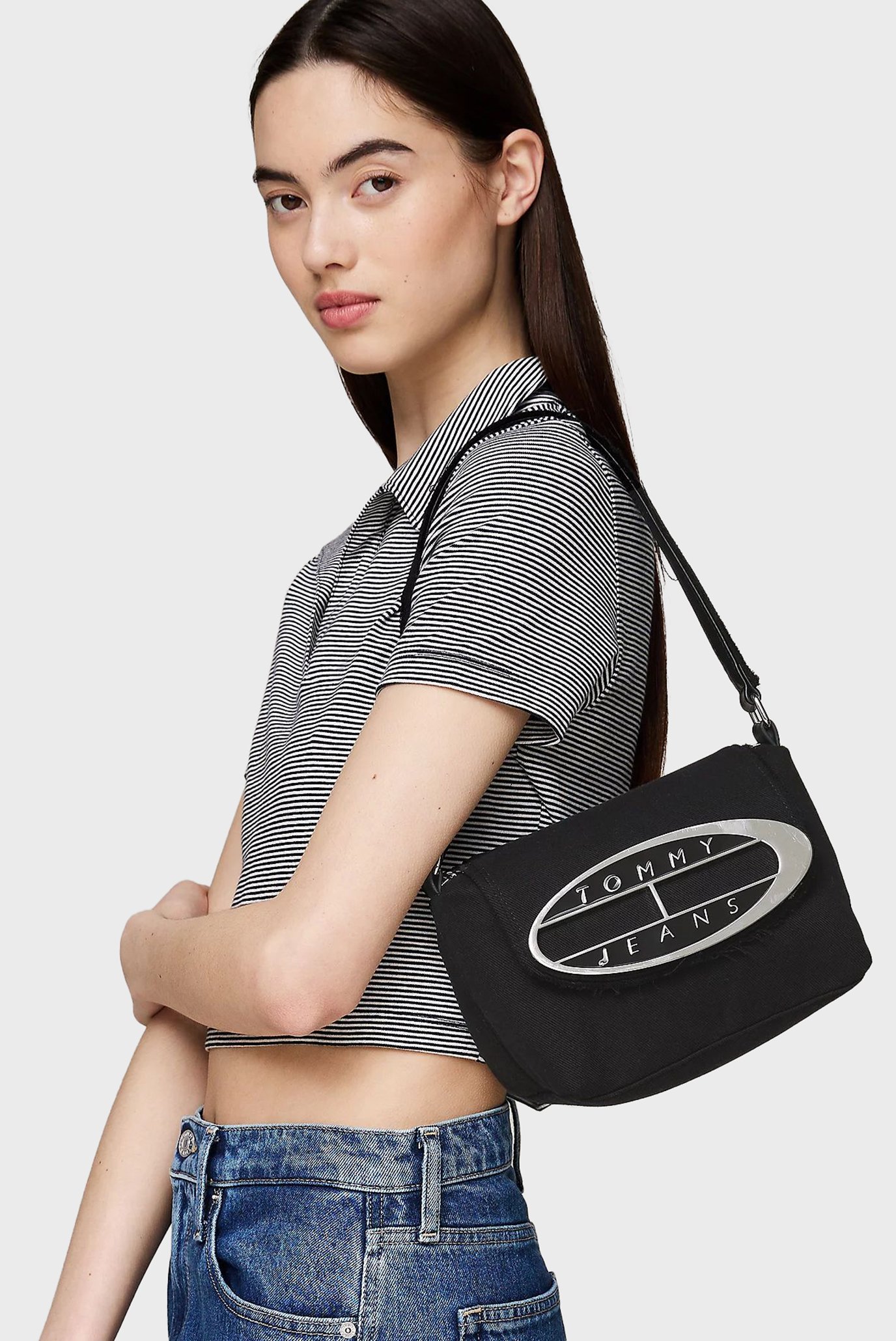 Женская черная джинсовая сумка TJW DENIM ON DENIMTommy Jeans Женская черная джинсовая сумка TJW DENIM ON DENIM 2