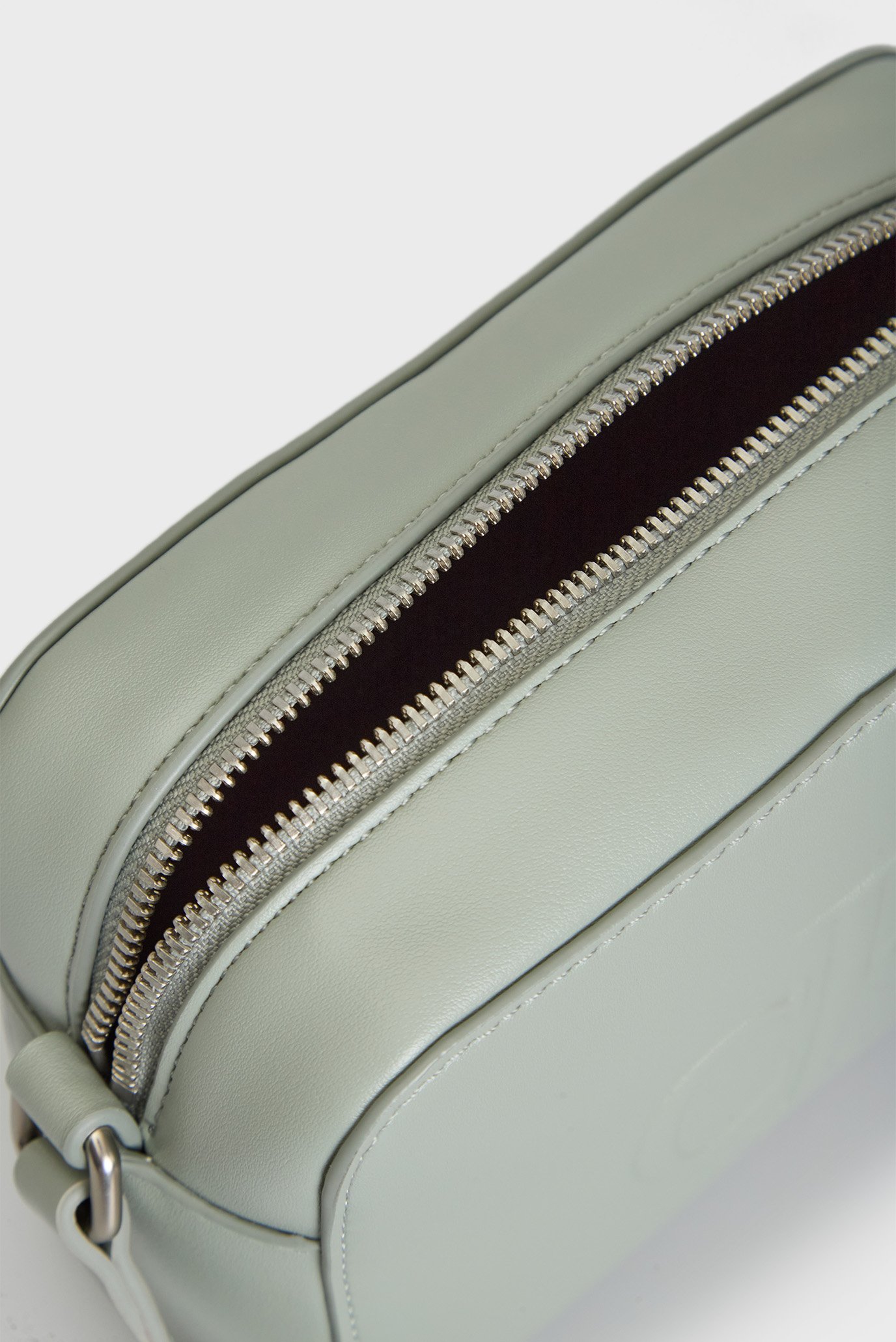 Женская мятная сумка SCULPTED CAMERA BAG DEBOSS 6