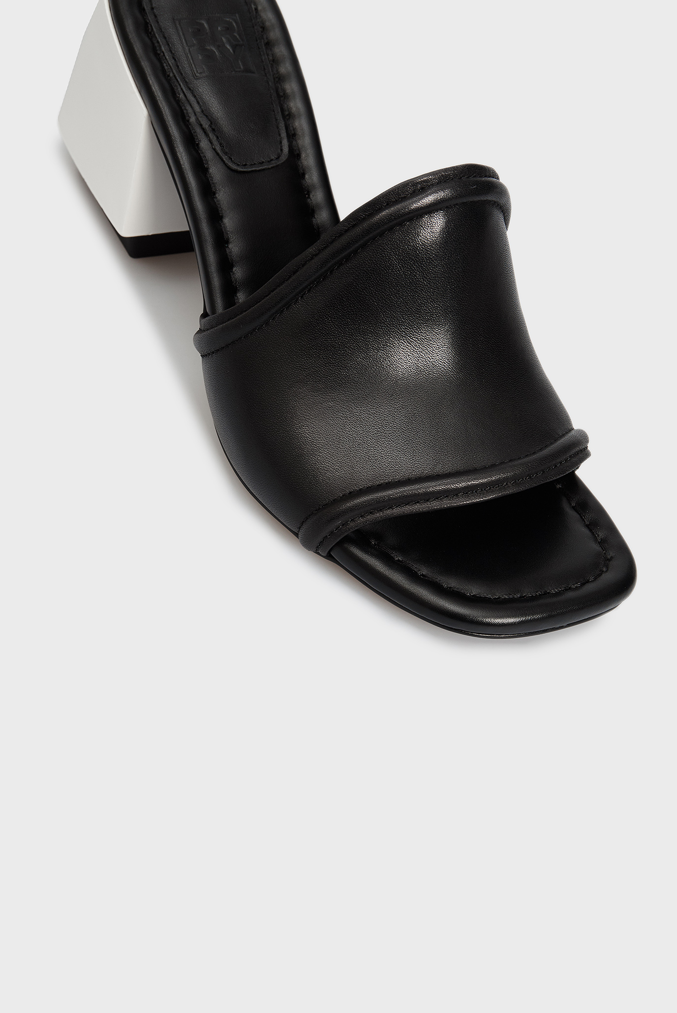 Женские черные кожаные мюли Karolina 9