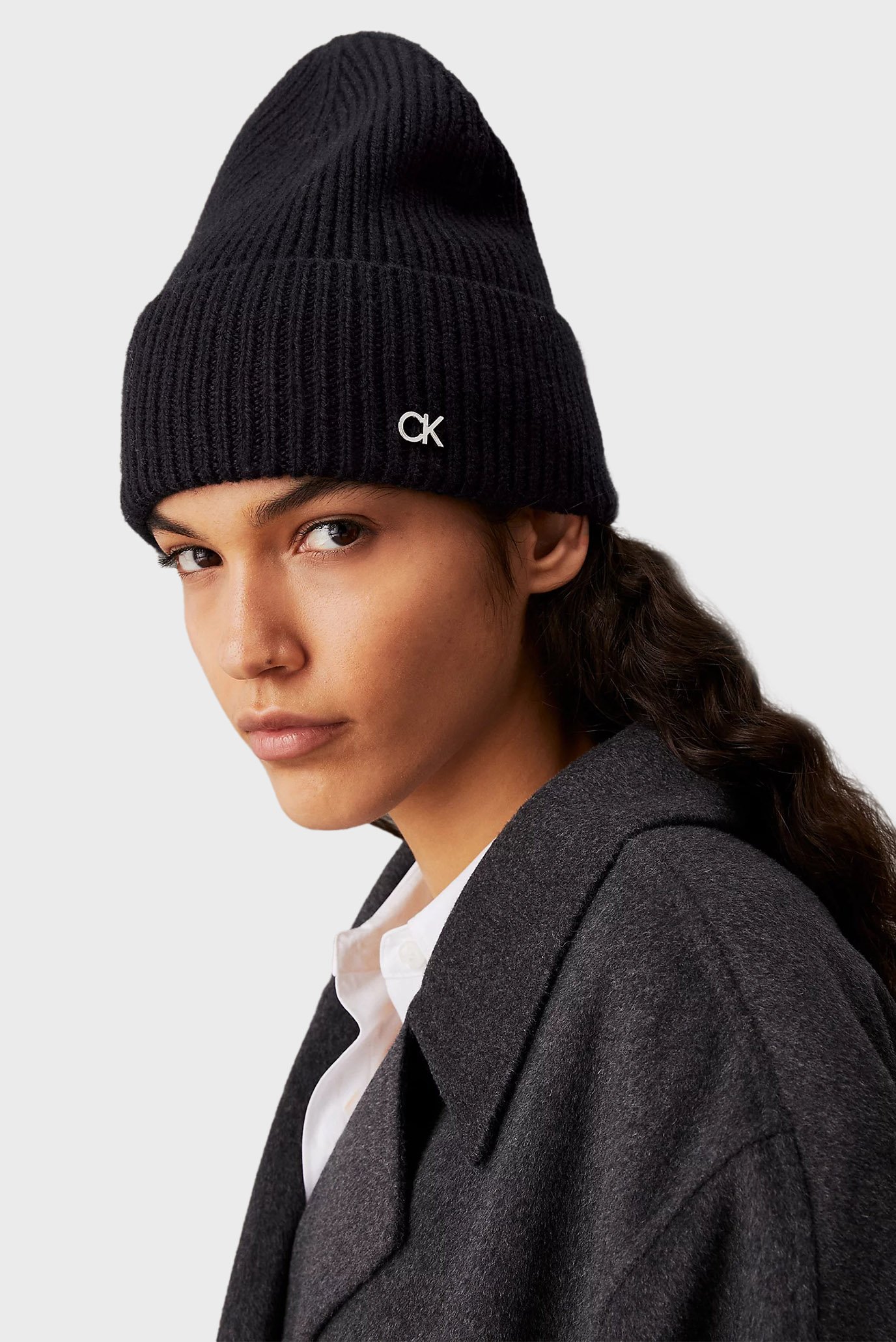 Женская черная шерстяная шапка CK METAL CHUNKY RIB BEANIE 2