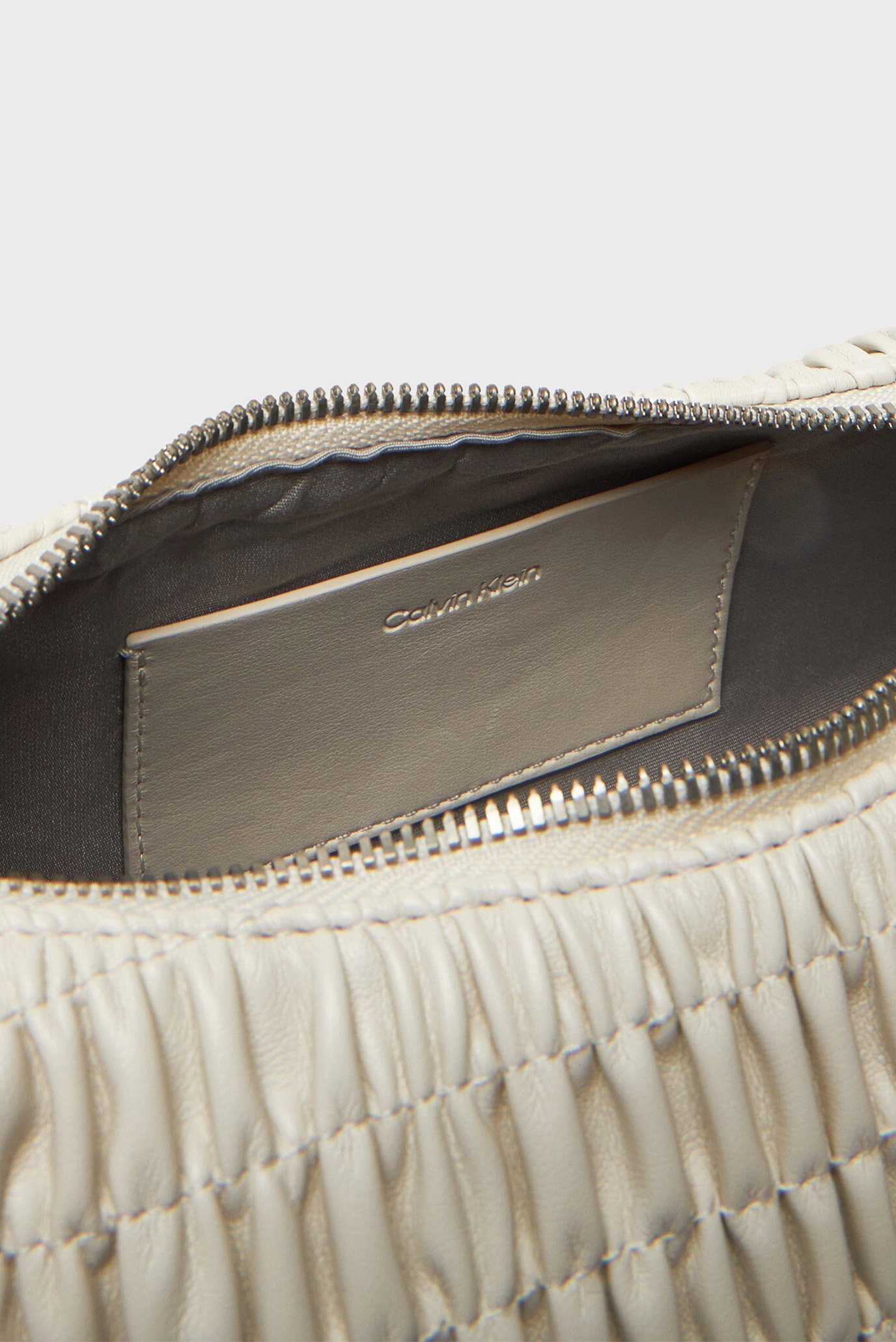 Женская белая сумка RUCHED DROP SHOULDER BAG 5