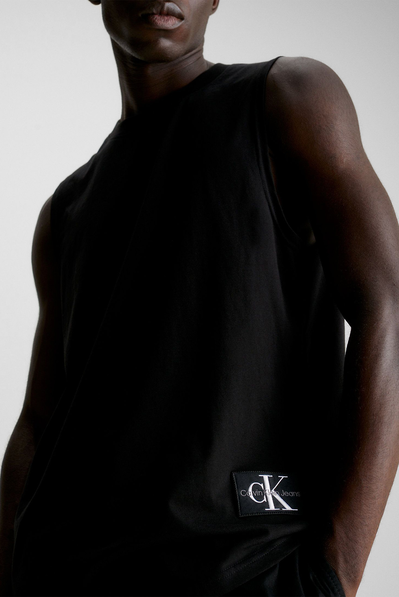 Майка MONOLOGO BADGE TANK Calvin Klein Jeans J30J325529 — FR Group