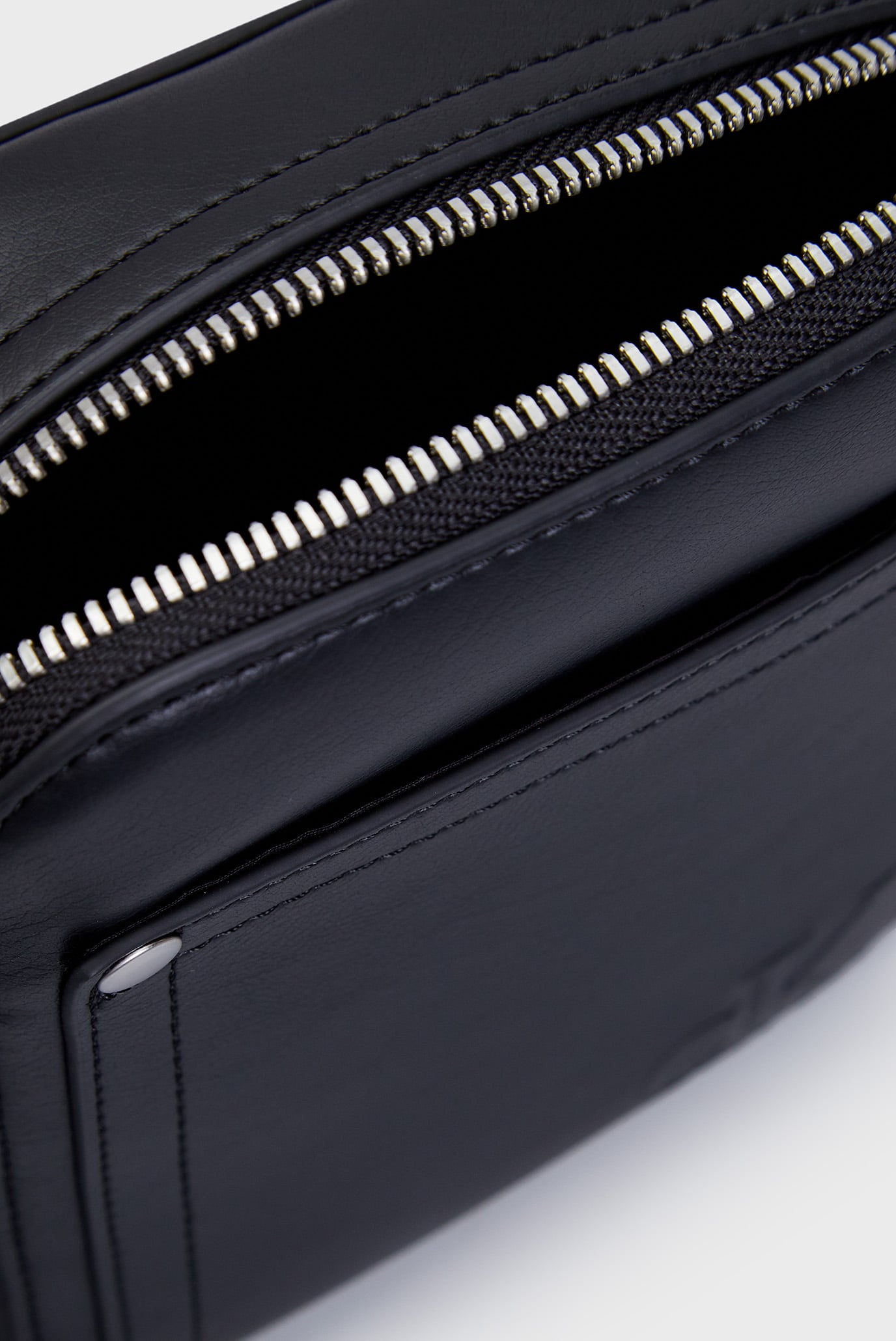 Мужская черная сумка TAGGED REPORTER17 6