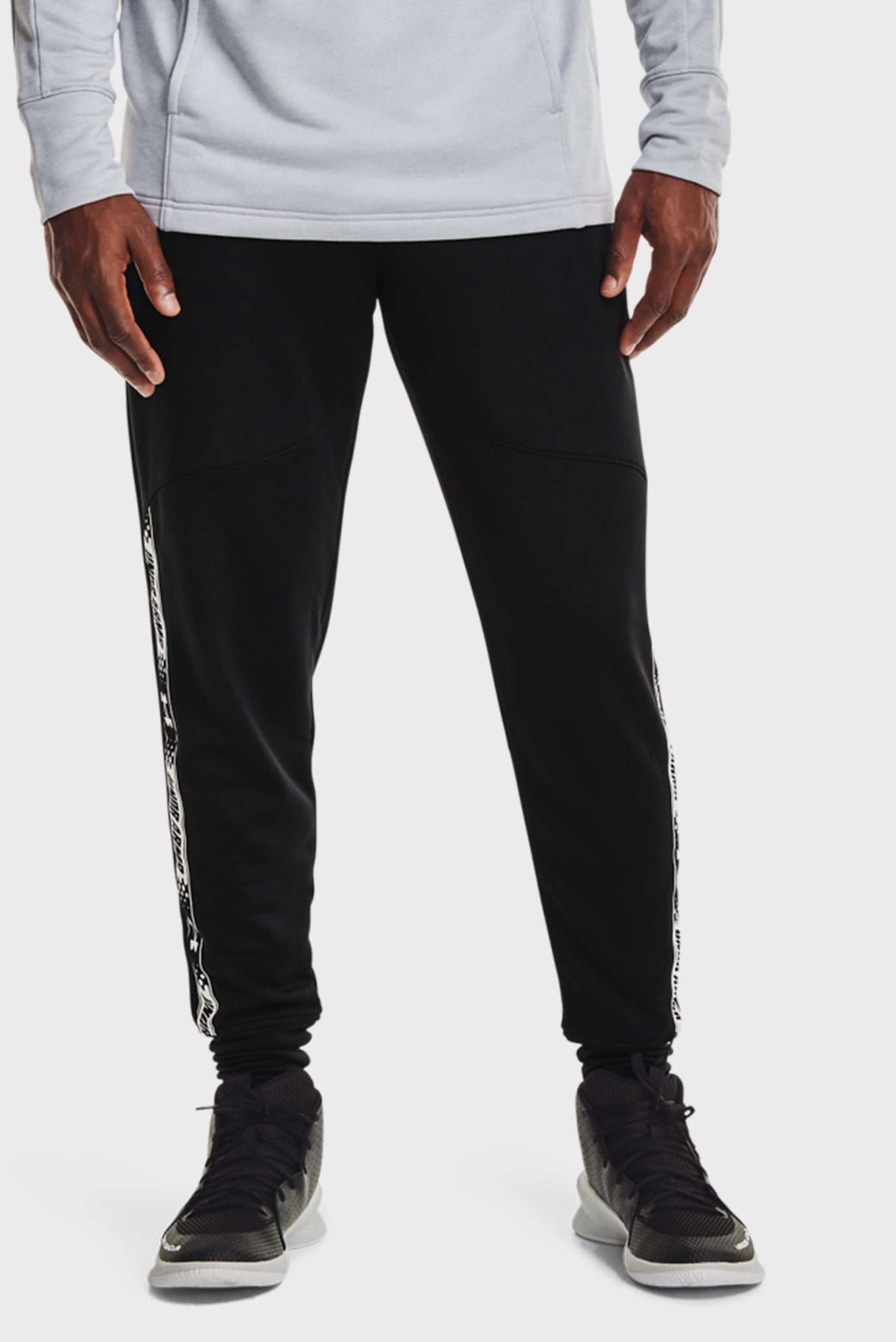 Мужские черные спортивные брюки UA BASELINE JOGGER 1