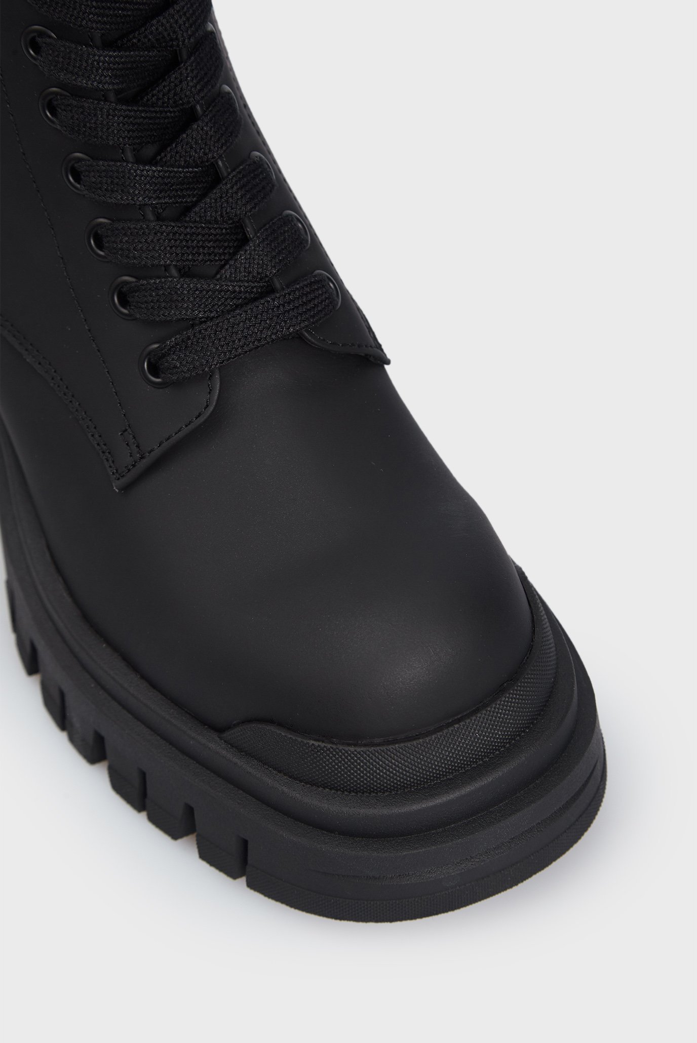 Женские черные кожаные ботинки Canna 4