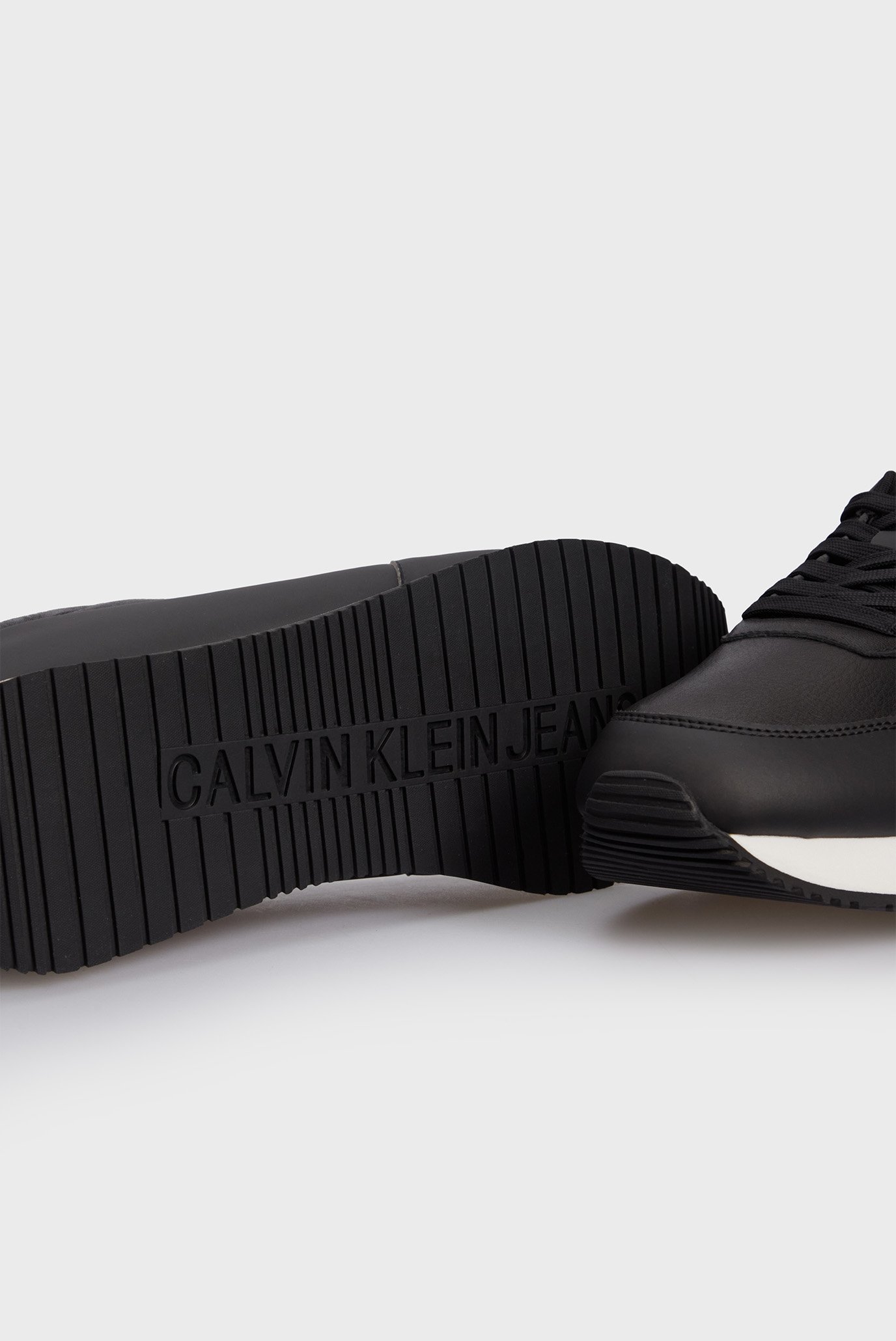 Мужские черные кроссовки RETRO RUNNER LOW LTH IN SAT Calvin Klein Jeans ...