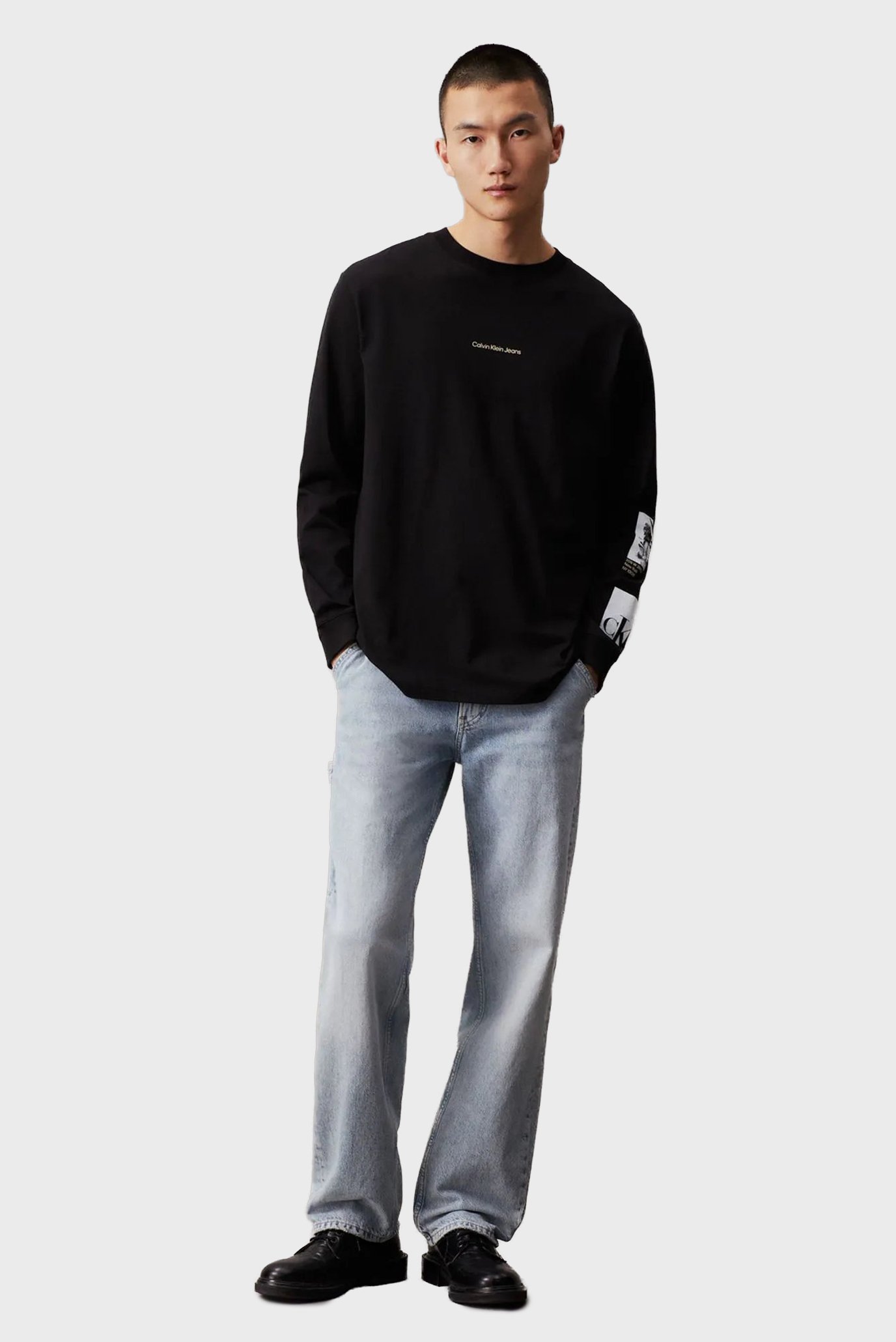 Мужской черный лонгслив MULTI GRAPHIC LS TEECalvin Klein Jeans Мужской черный лонгслив MULTI GRAPHIC LS TEE 2