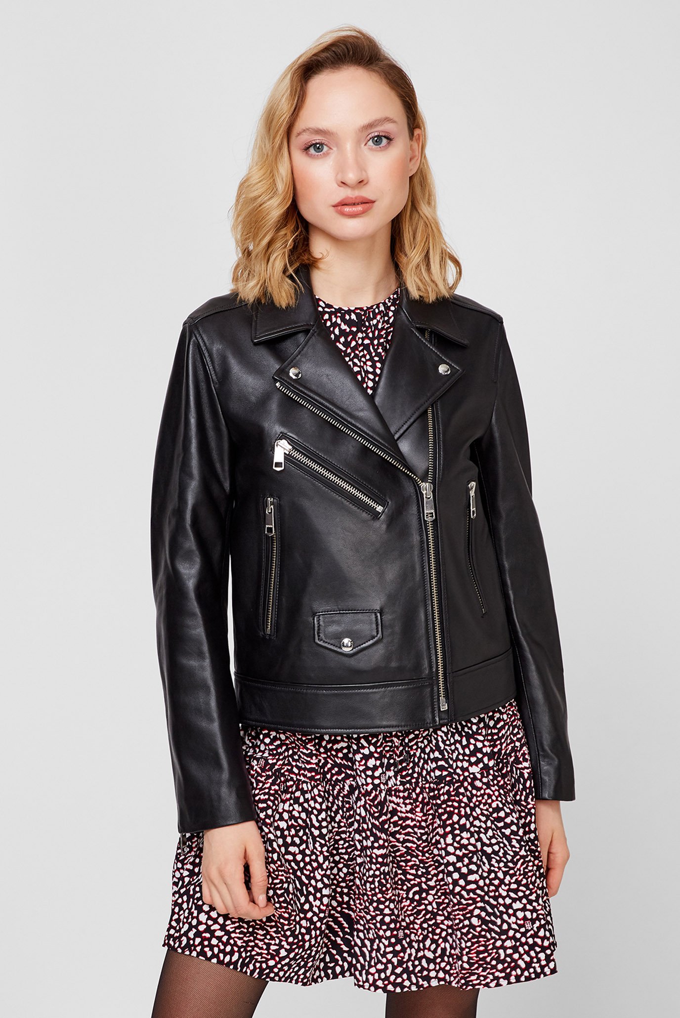 Женская черная кожаная куртка 7