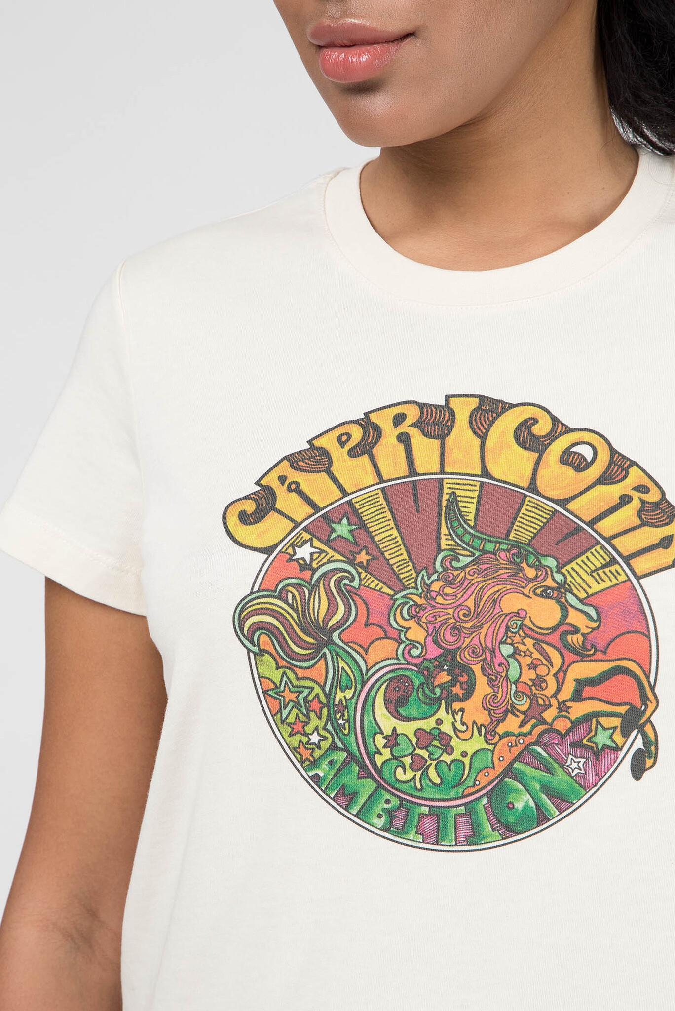 Женская бежевая футболка ZENDAYA ZODIAC CAPRICORN 4