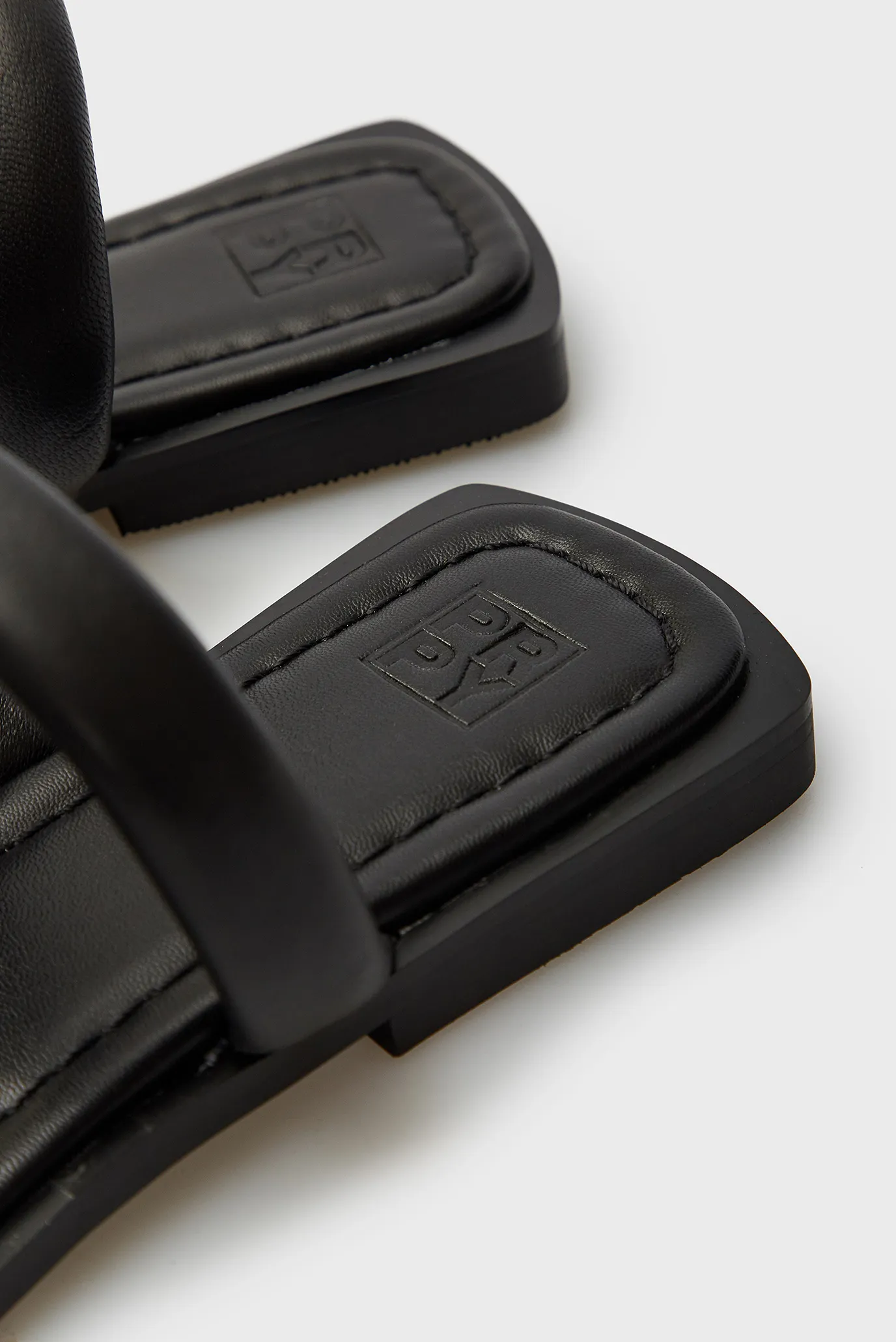 Женские черные слайдеры Bada 6