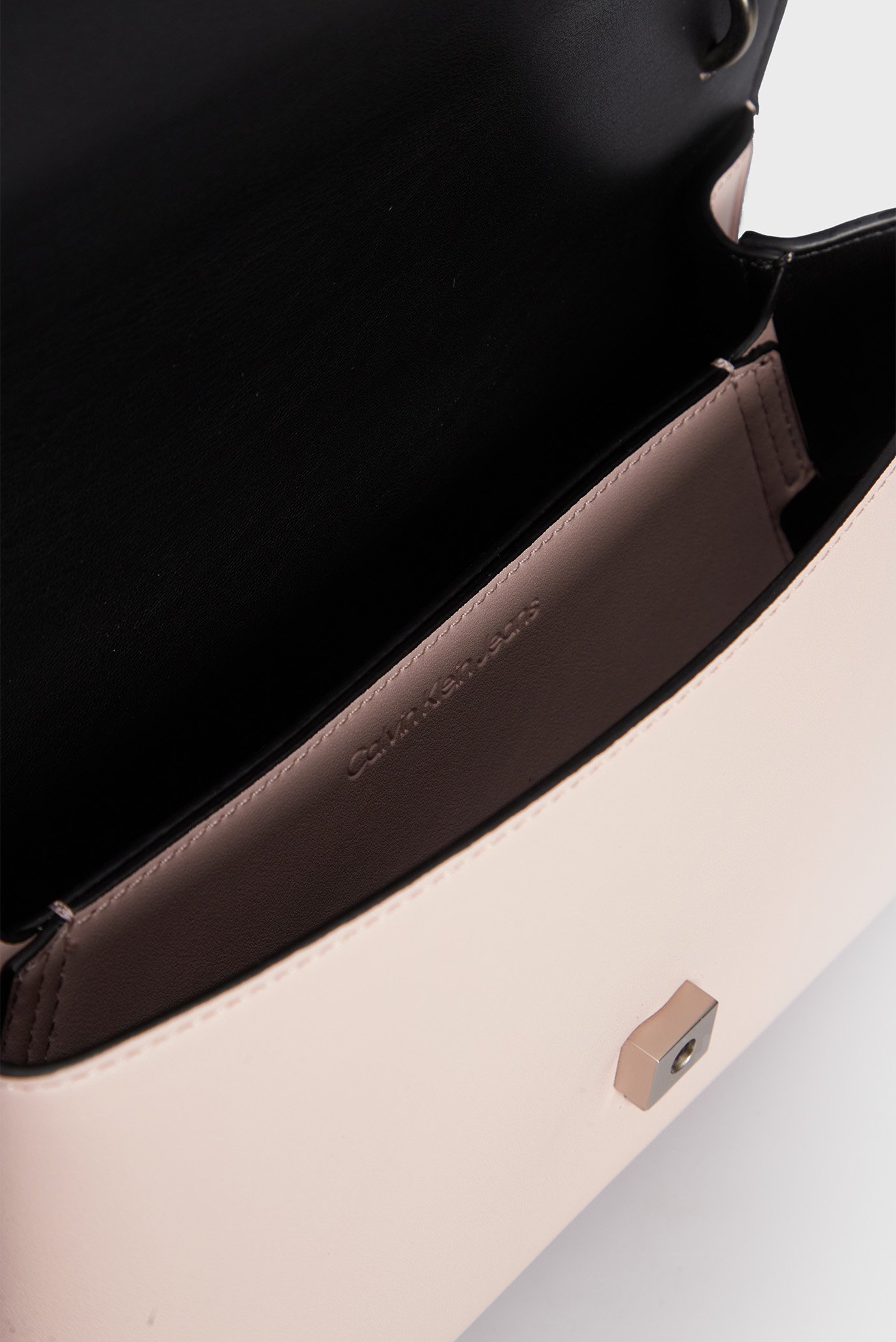 Сумка SCULPTED EW FLAP CONV25 MONO 5