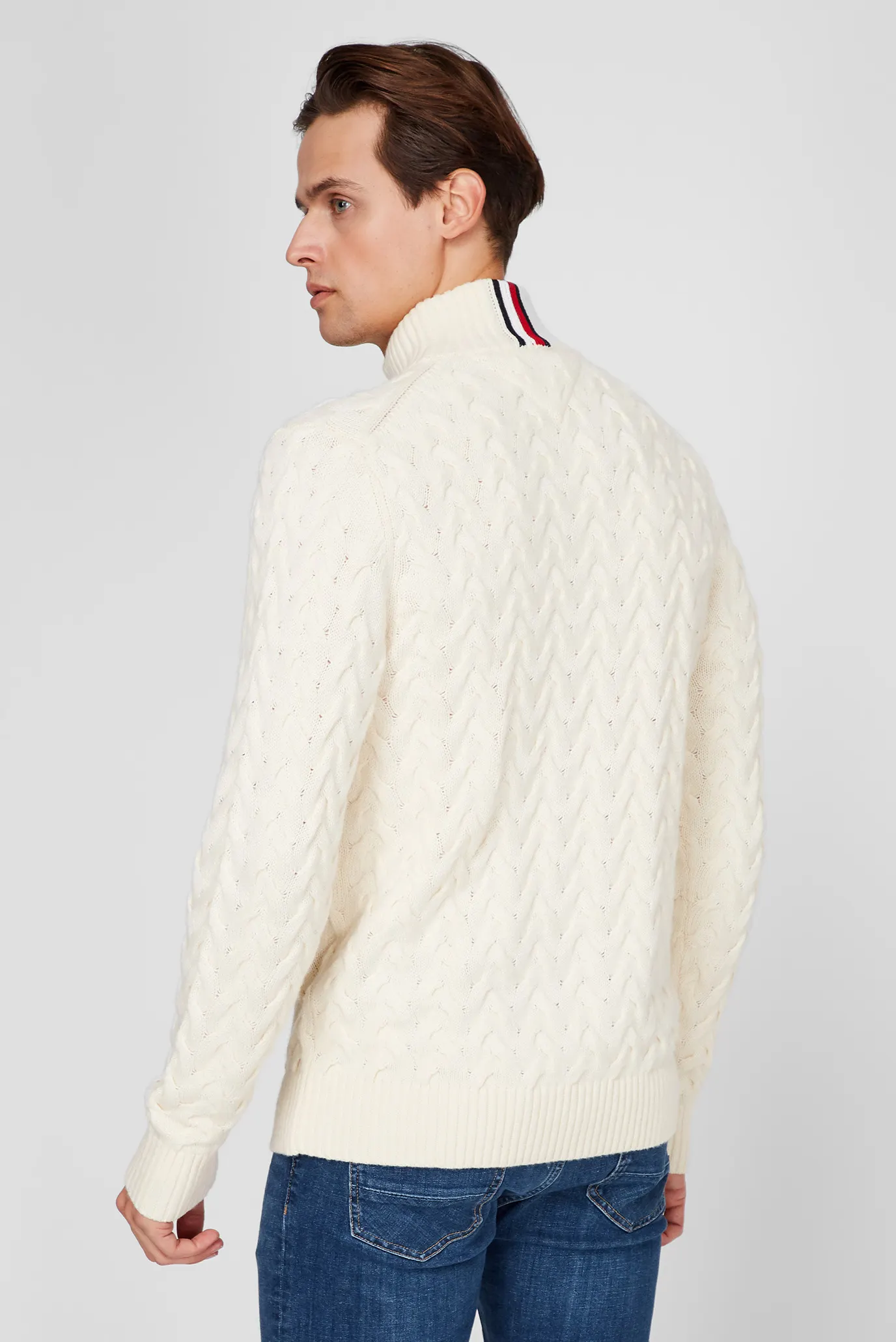 Мужской белый свитер 4