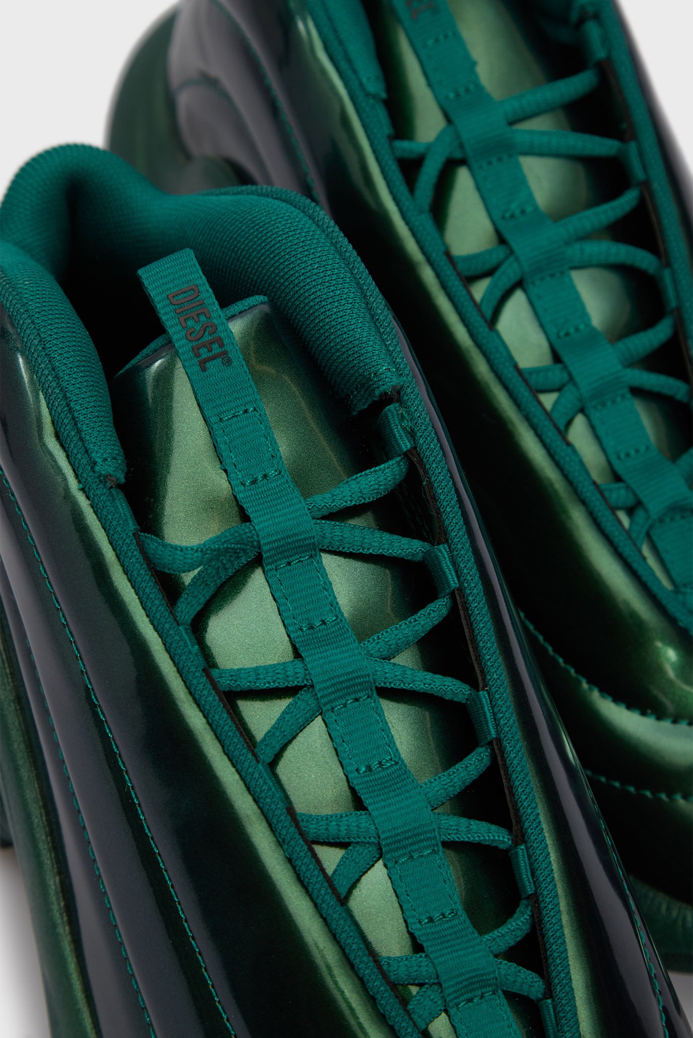 Зеленые кроссовки D-RUNNER 2