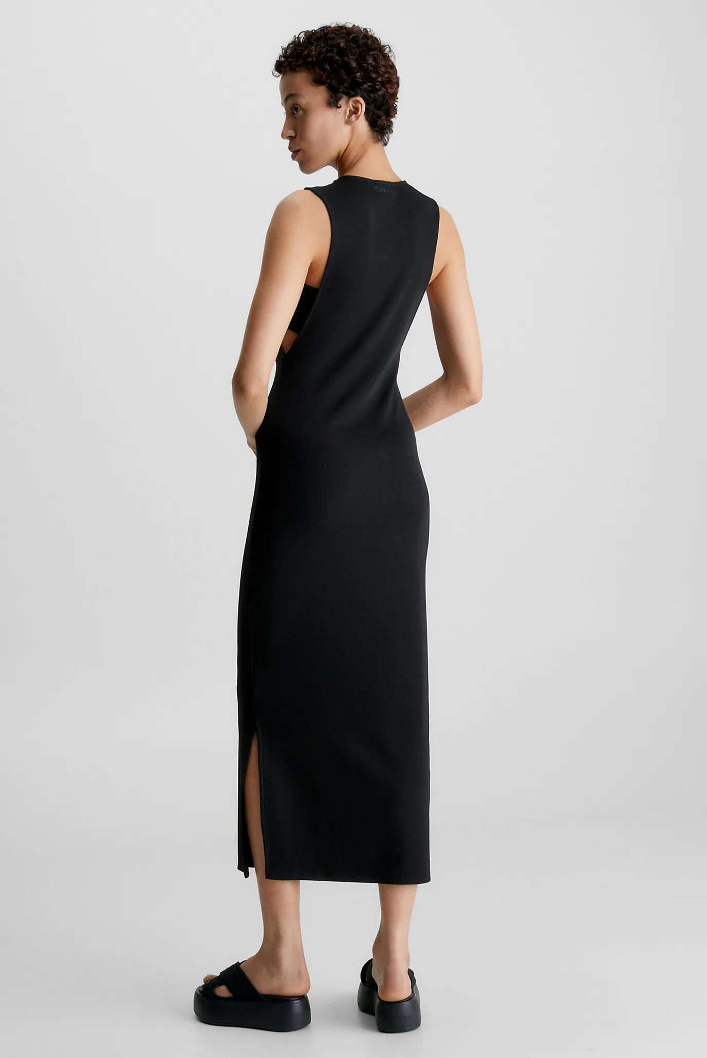 Женское черное платье Q-NOVA 2