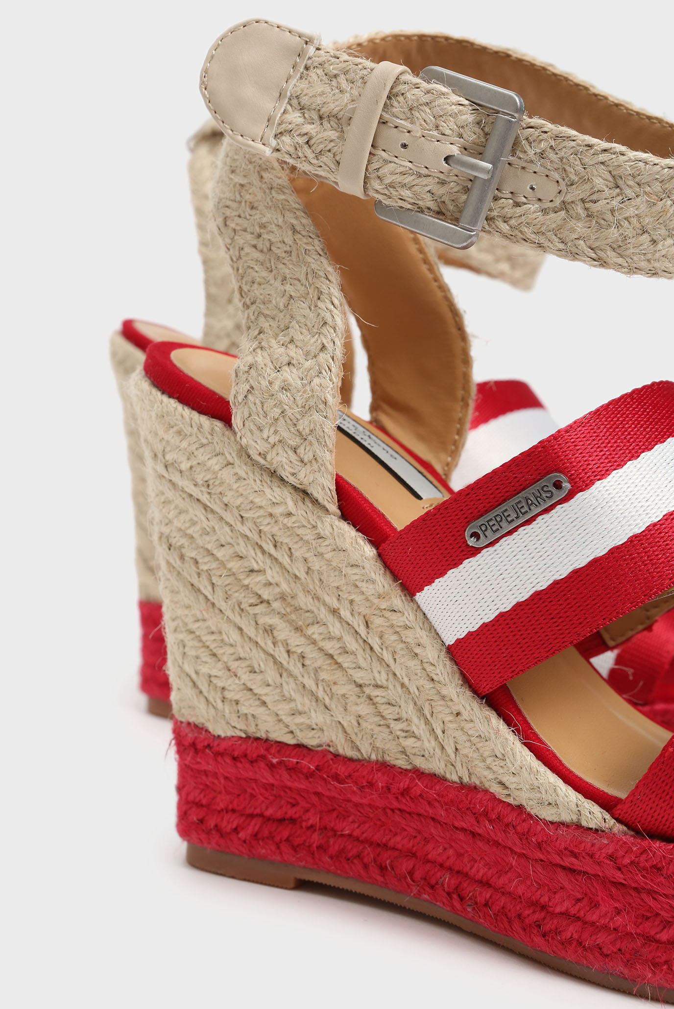 Красные босоножки 10