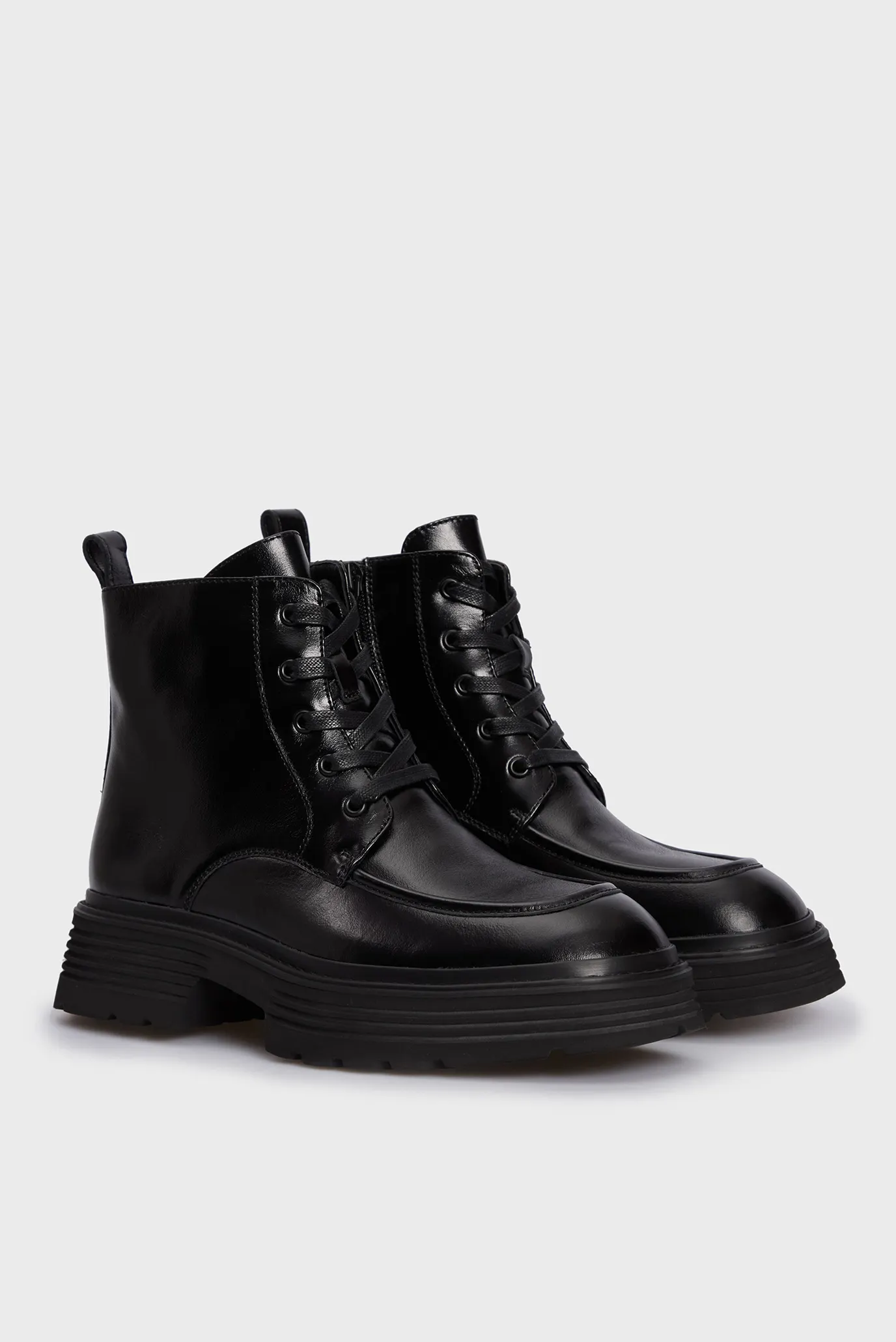 Женские черные кожаные ботинки Runi 3