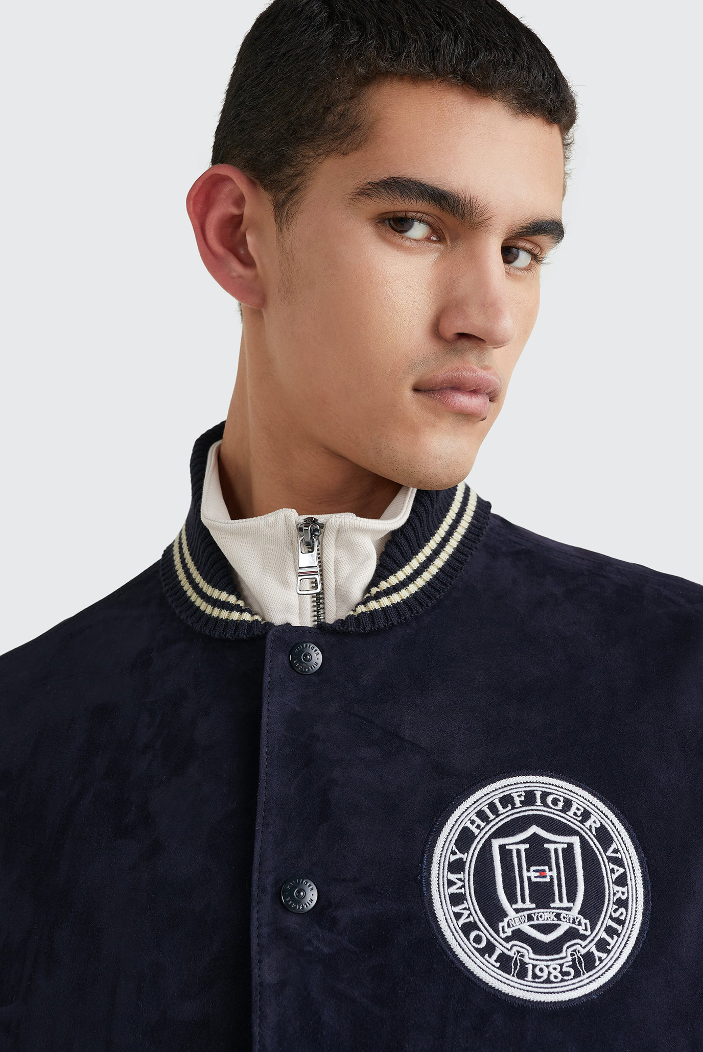 Мужской темно-синий кожаный бомбер VARSITYTommy Hilfiger Мужской темно-синий кожаный бомбер VARSITY 2