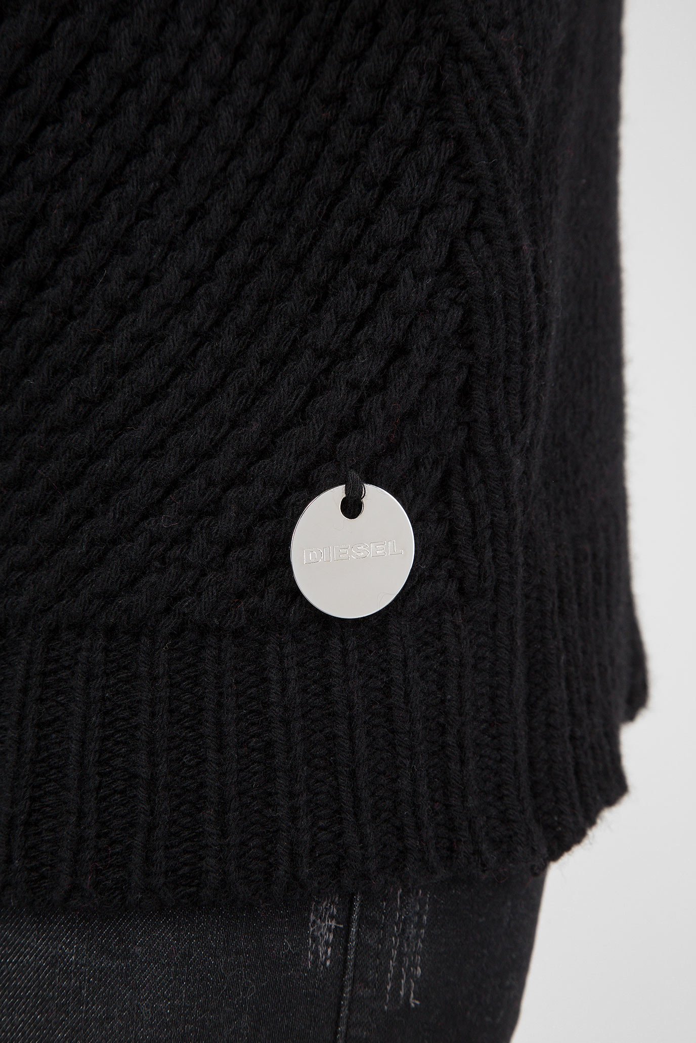 Женский черный свитер 9