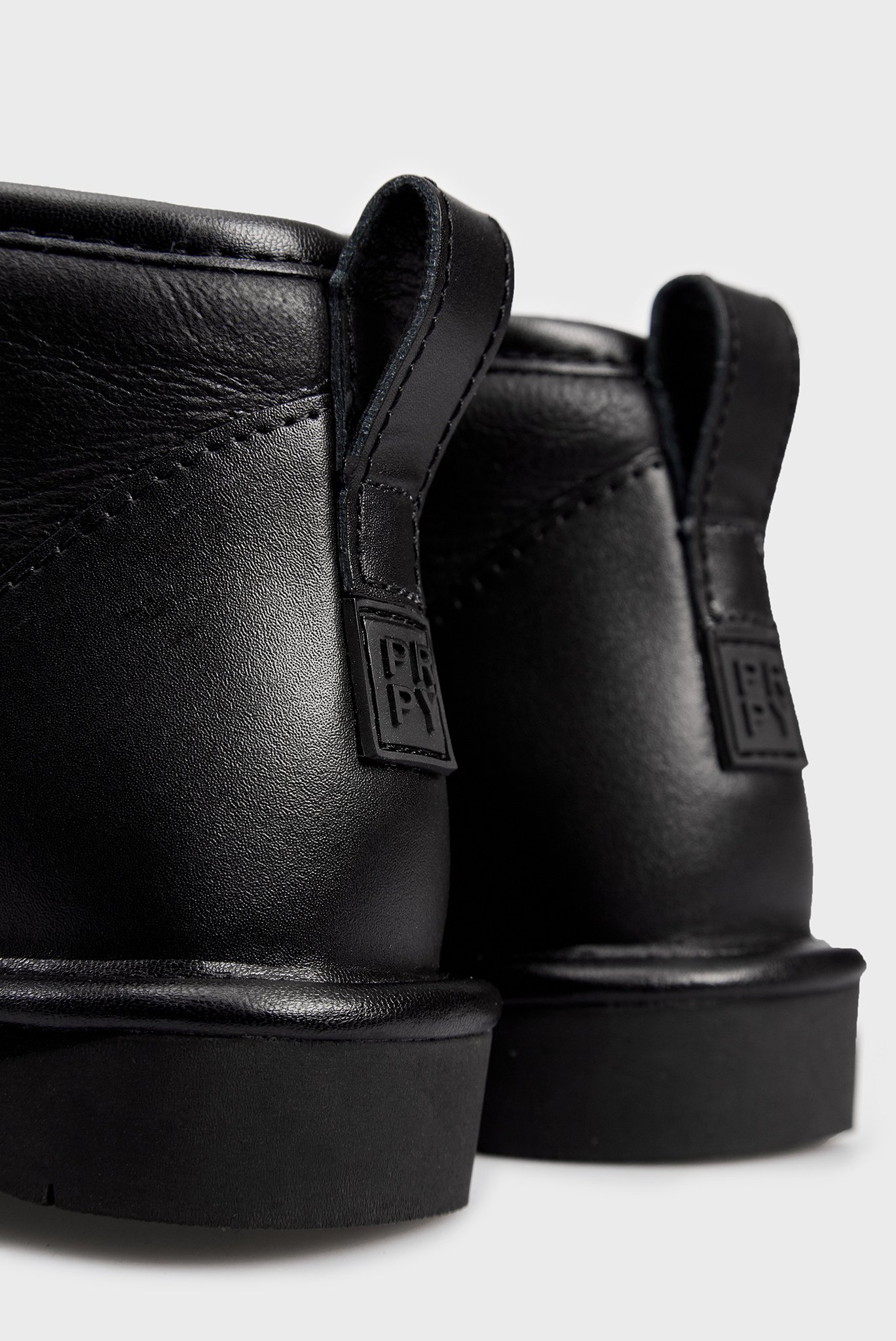 Женские черные кожаные угги 4