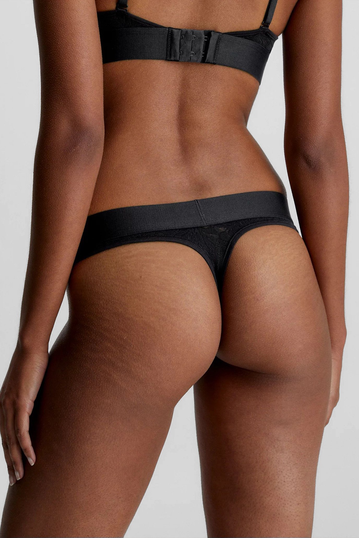 Женские черные трусики THONGCalvin Klein Женские черные трусики THONG 2