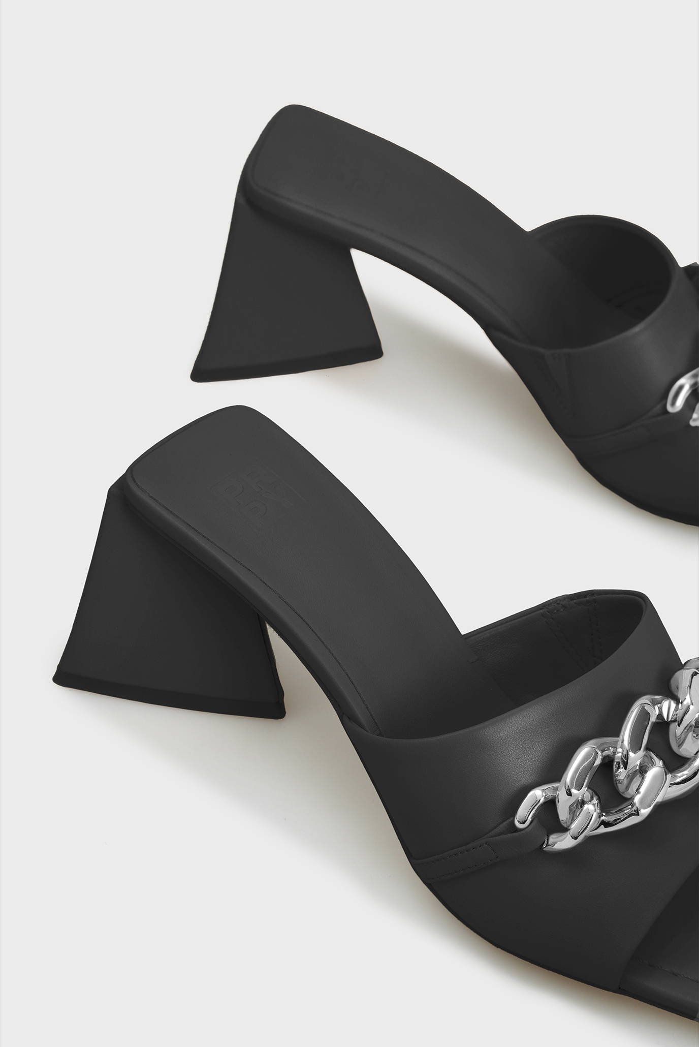 Женские черные кожаные мюли Venera 10