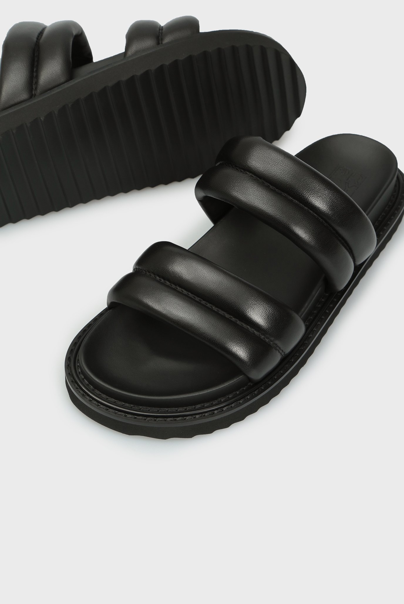 Женские черные кожаные слайдеры Toscana 2