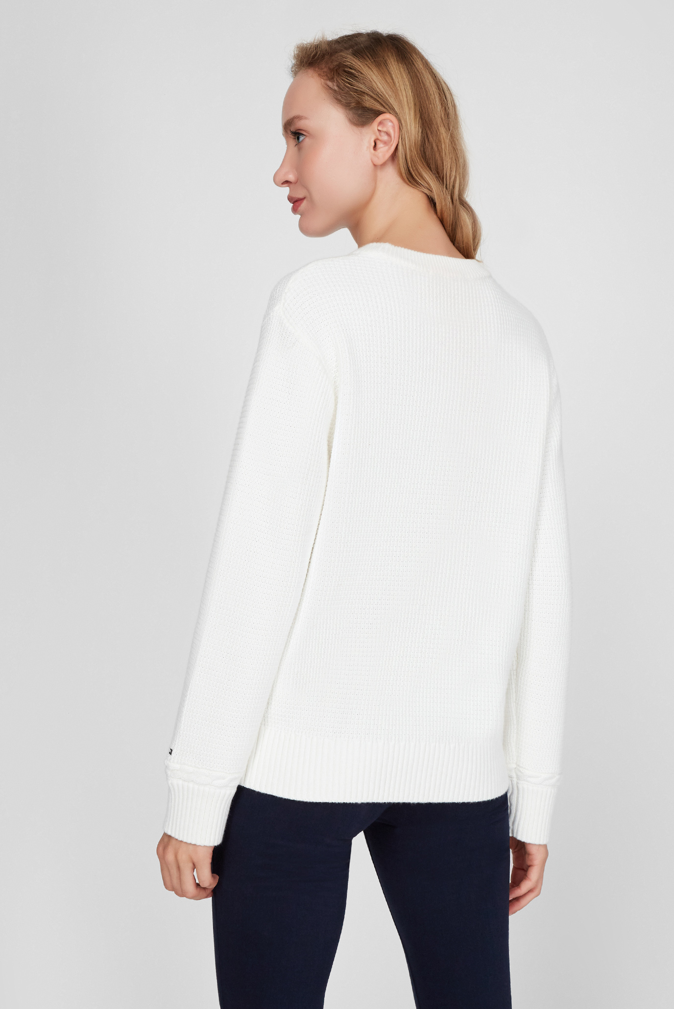 Женский белый свитер 9