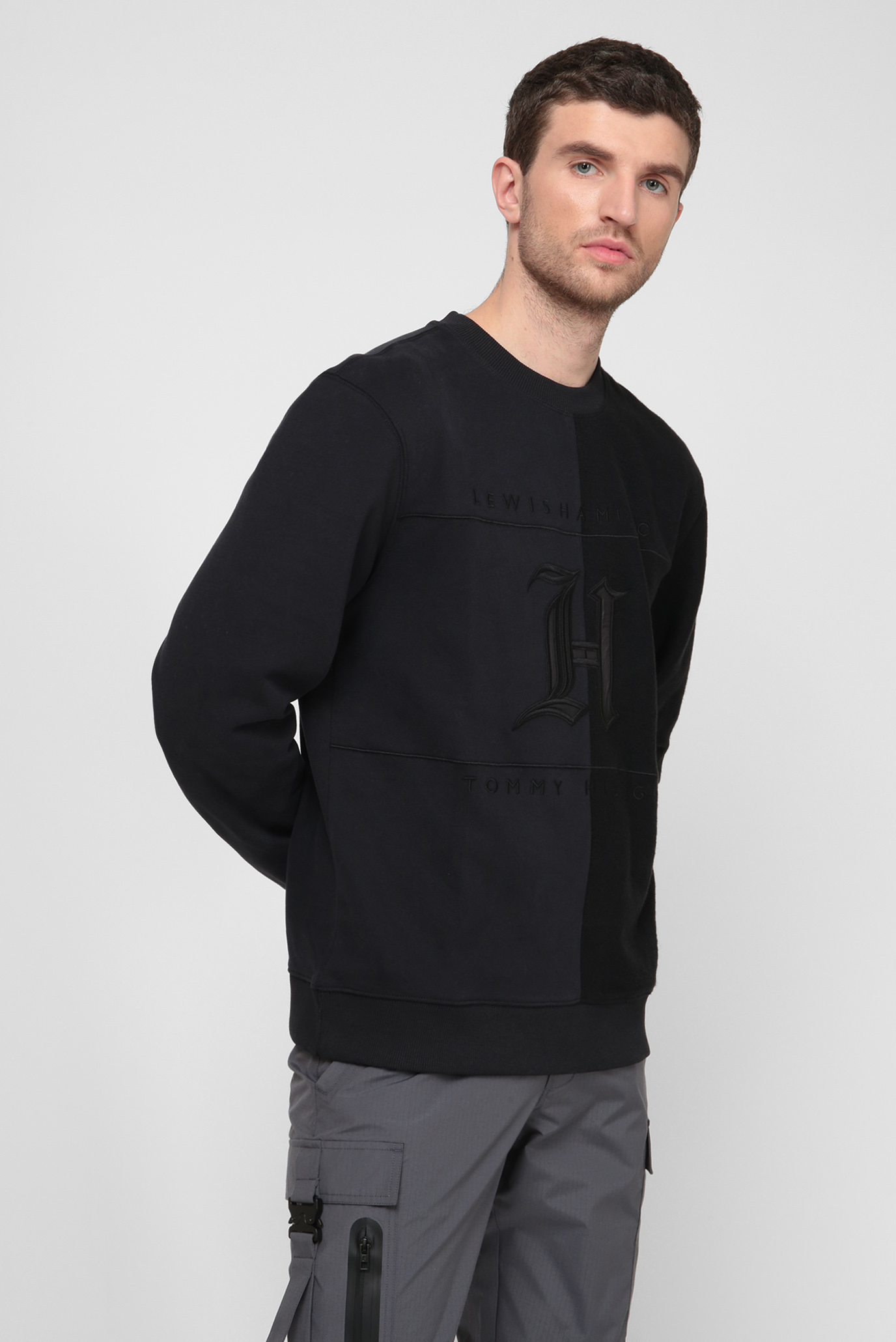 Мужской черный свитшот Lewis Hamilton TONAL FLEECE CREW NECK 8