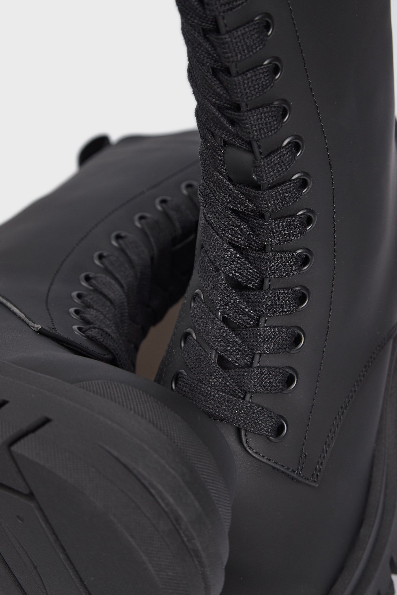 Женские черные кожаные ботинки Canna 3