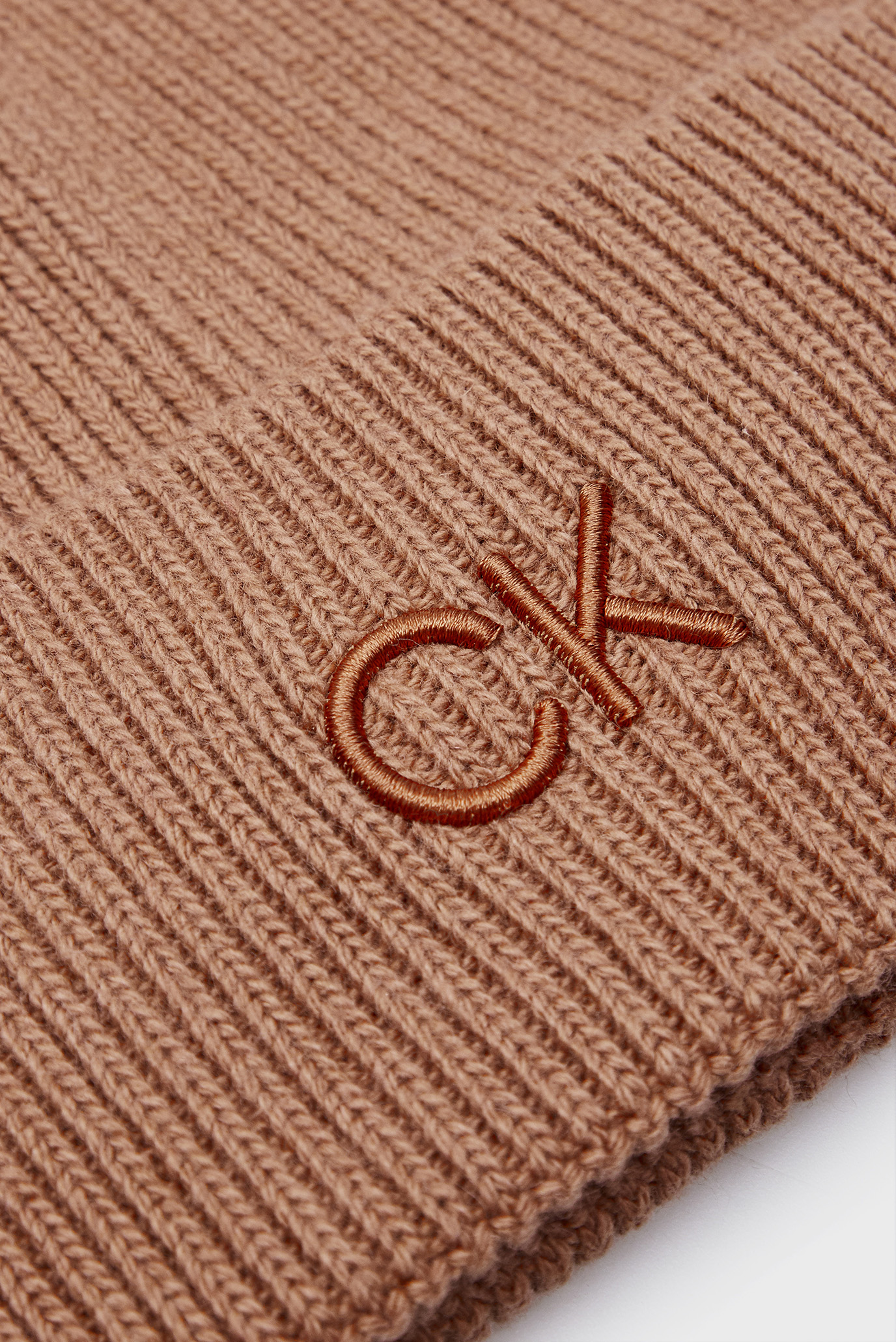 Женская коричневая шапка CK EMBROIDERY FINE RIB BEANIE 3
