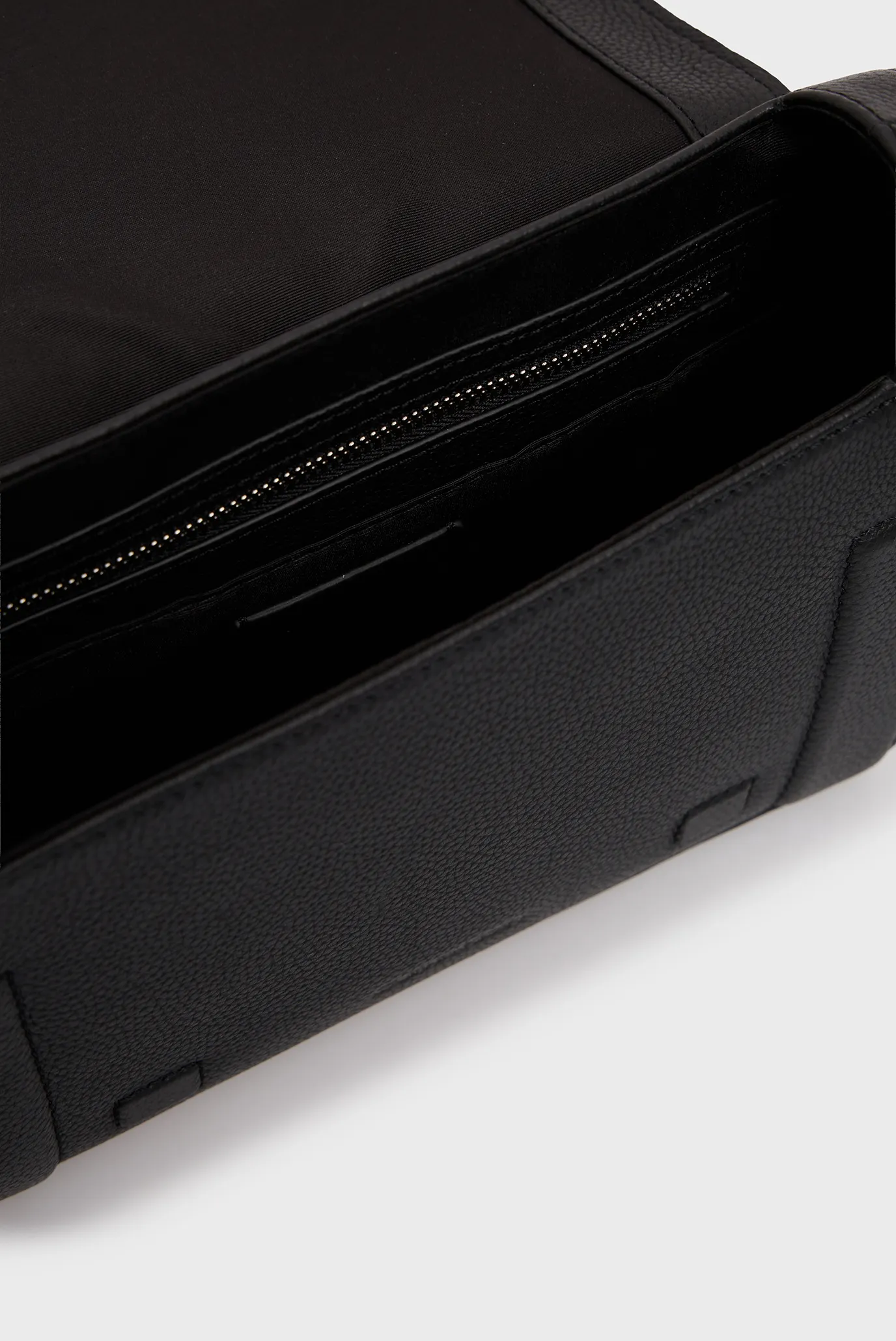 Сумка LEATHER SMALL FLAP MESSENGER 6