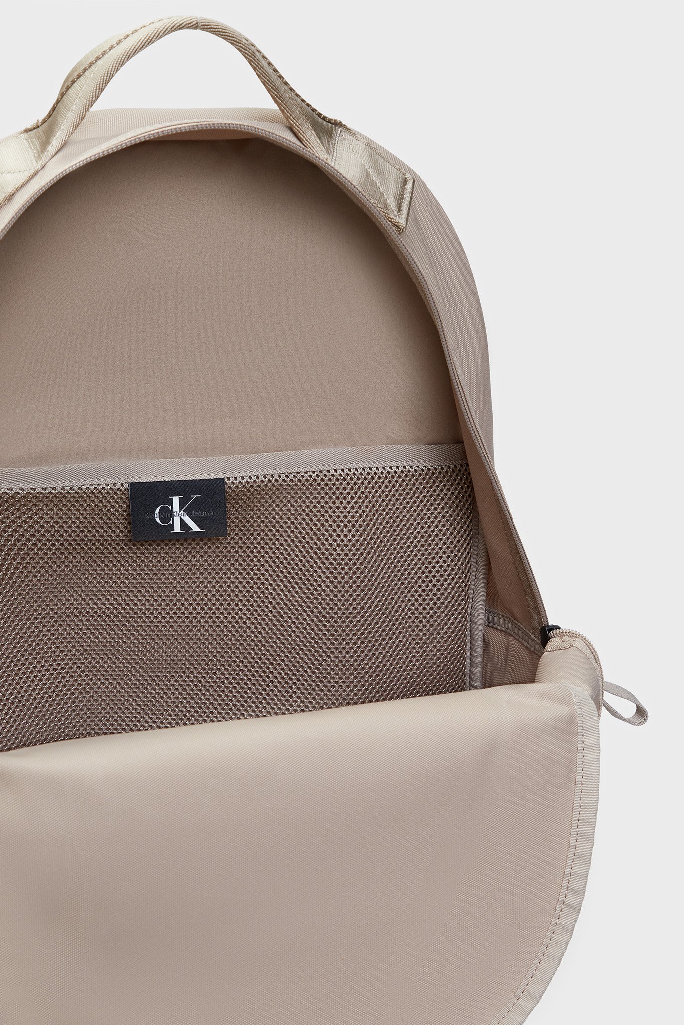 Мужской бежевый рюкзак SPORT ESSENTIALS CAMPUS BP43 MECalvin Klein Jeans Мужской бежевый рюкзак SPORT ESSENTIALS CAMPUS BP43 ME 5