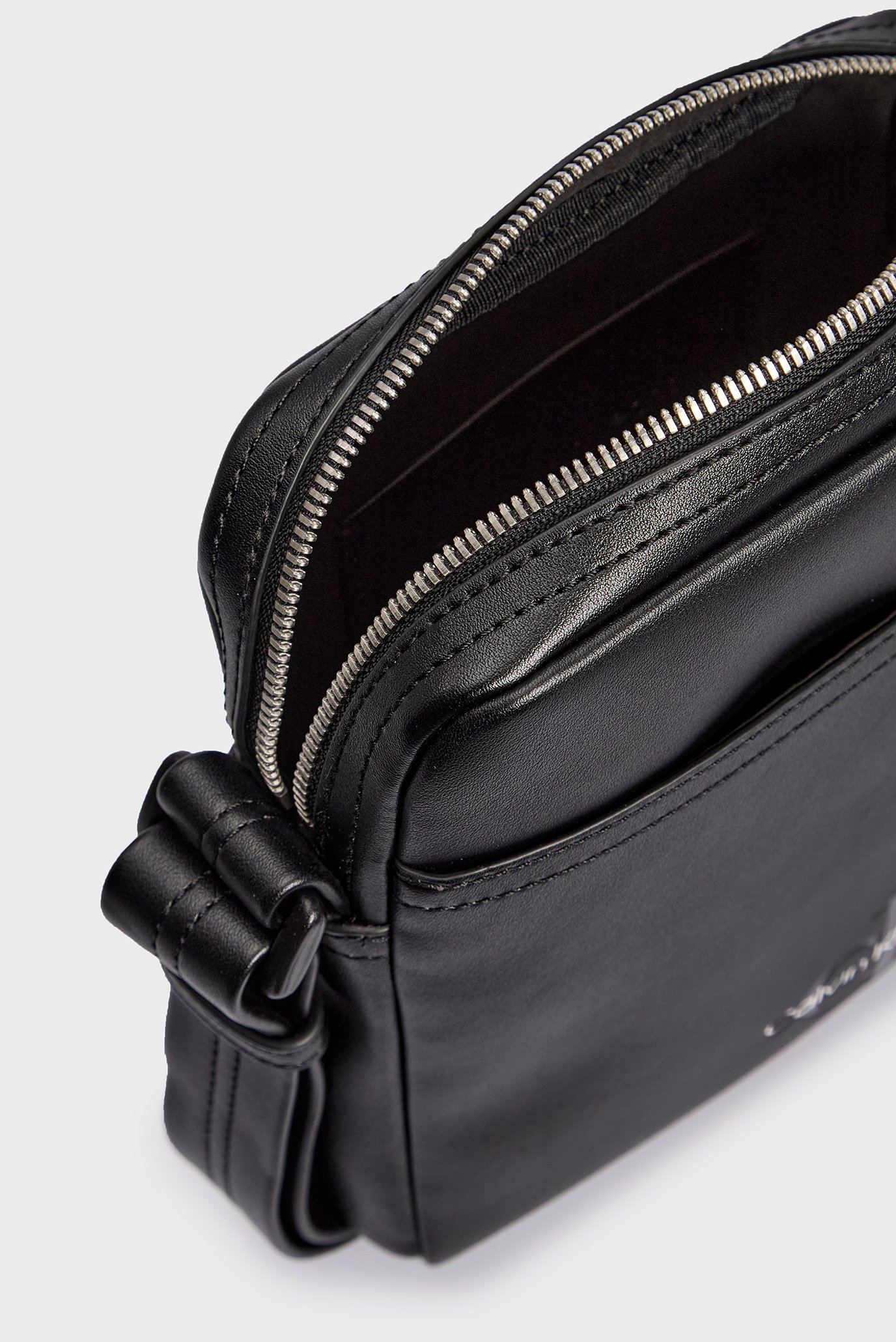 Мужская черная сумка MONOGRAM SOFT REPORTER18Calvin Klein Jeans Мужская черная сумка MONOGRAM SOFT REPORTER18 5