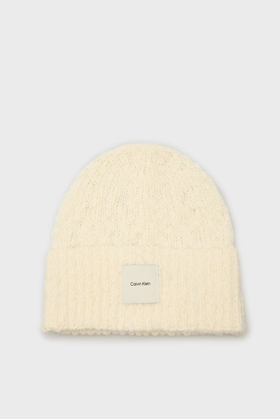 Женская белая шапка SOFT BOUCLE BEANIE