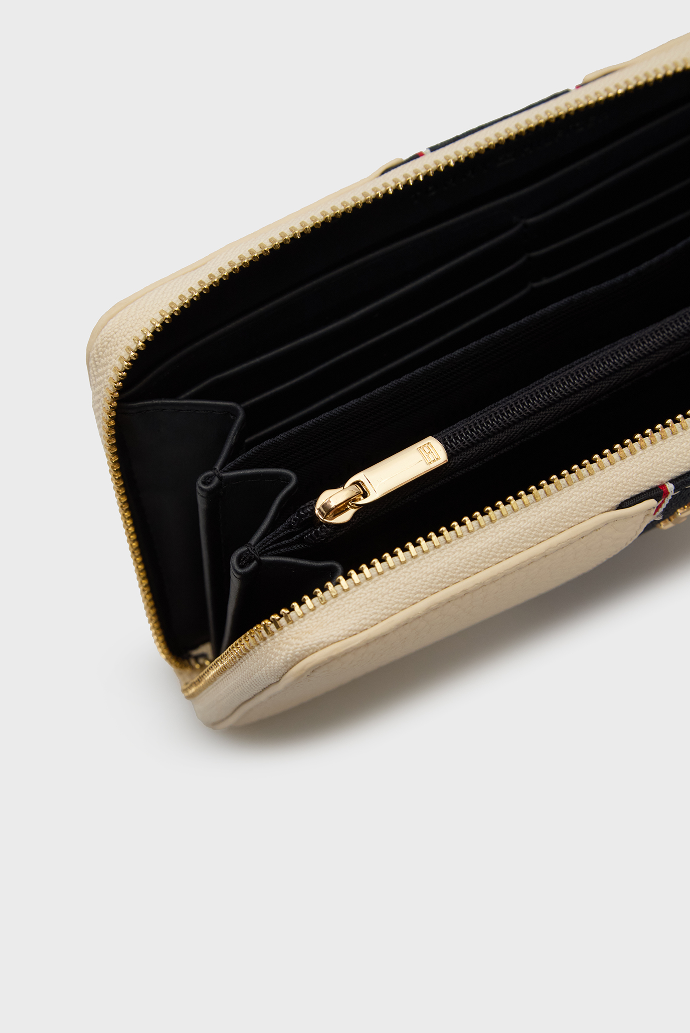 Женский белый кошелек TH LEGACY LARGE ZATommy Hilfiger Женский белый кошелек TH LEGACY LARGE ZA 2