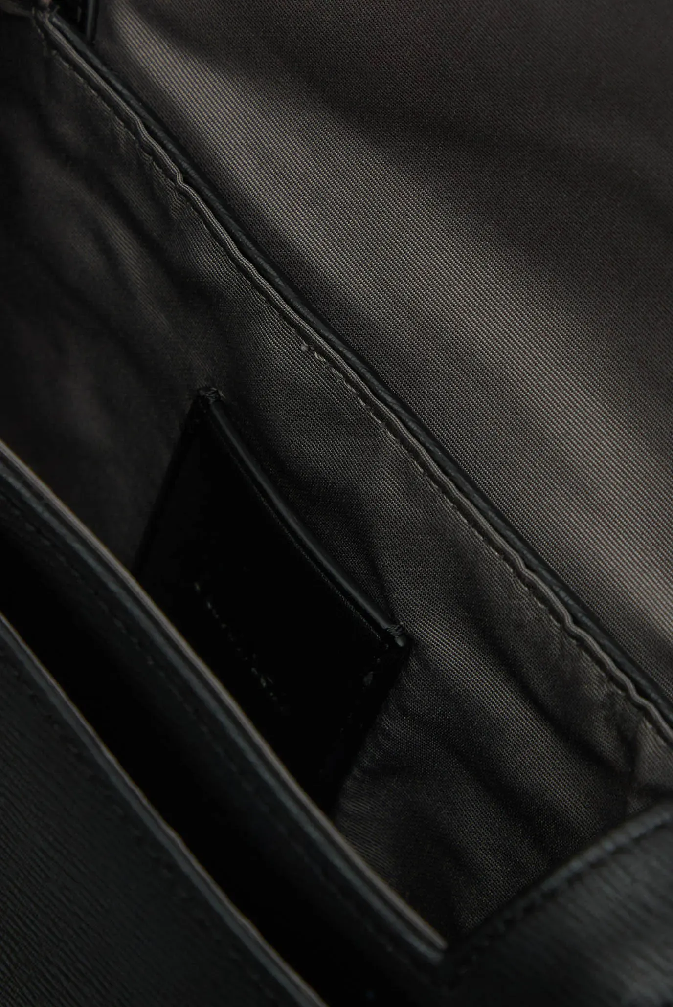 Сумка EMBLEM HW SMALL FLAP MESSENGER 2