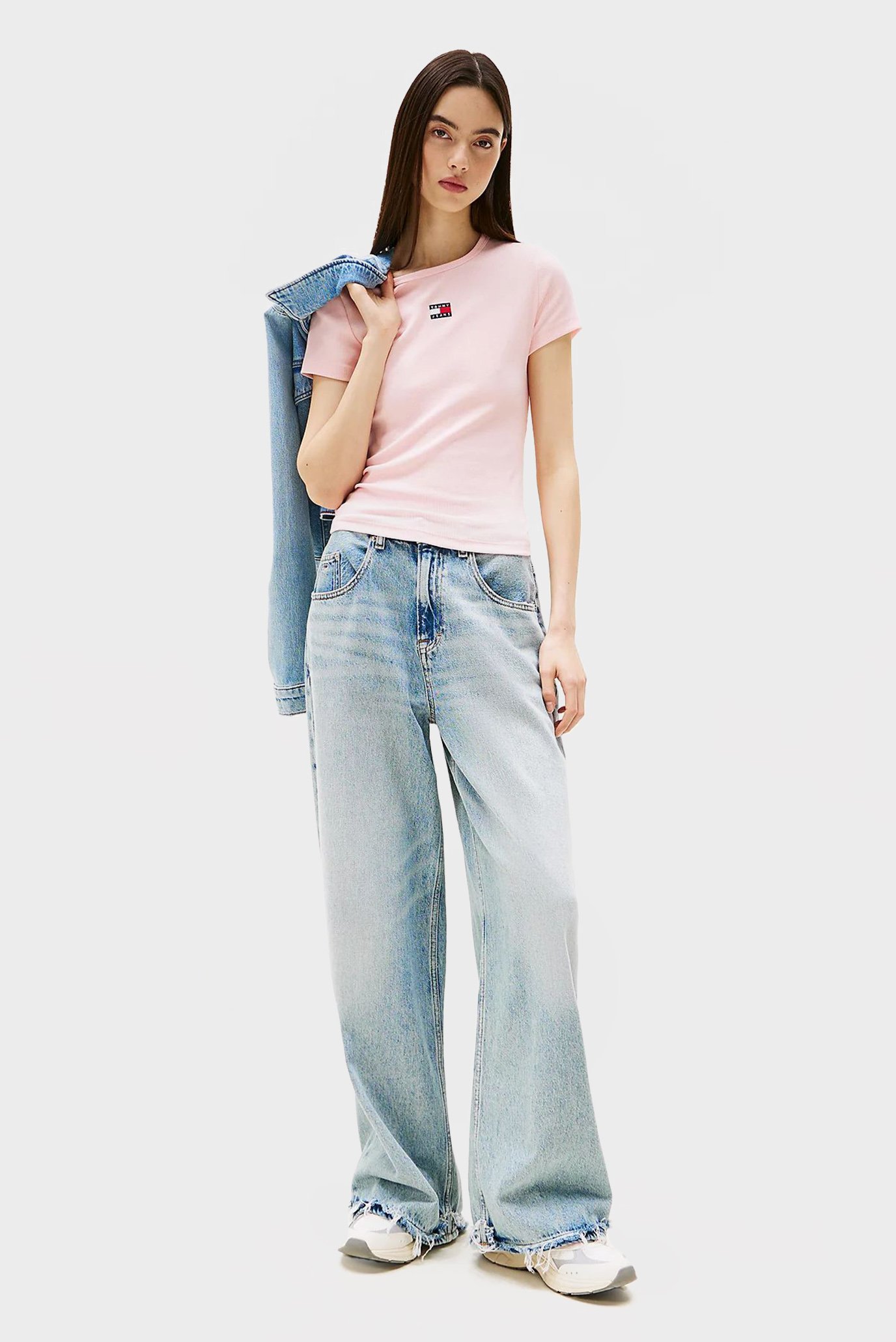 Женская розовая футболка TJW SLIM BADGE RIB 4