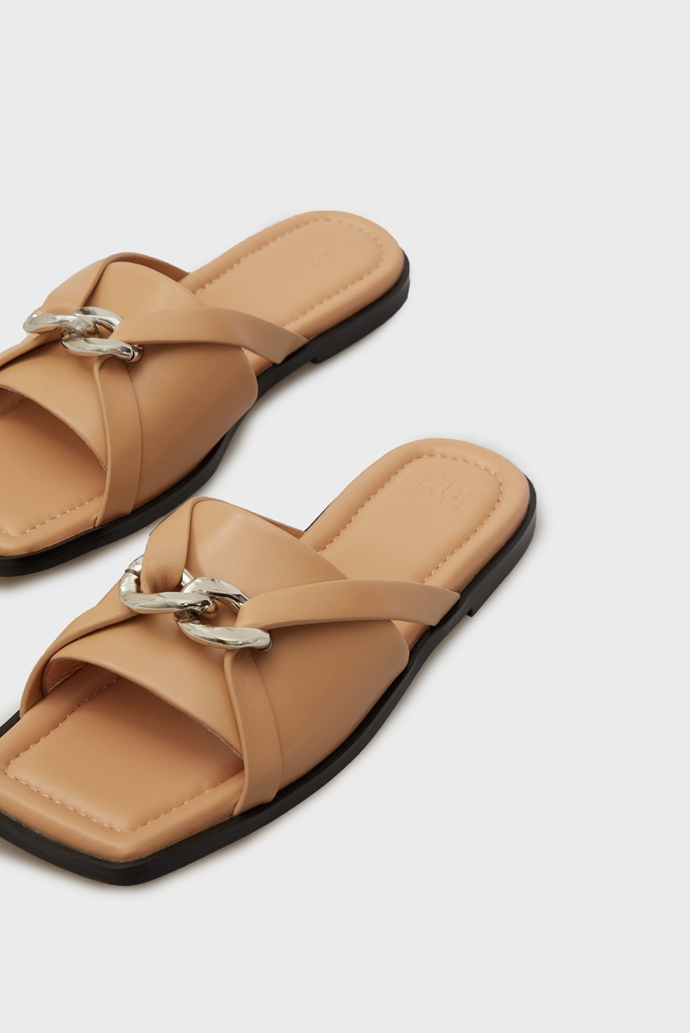 Женские бежевые кожаные слайдеры Nia 5