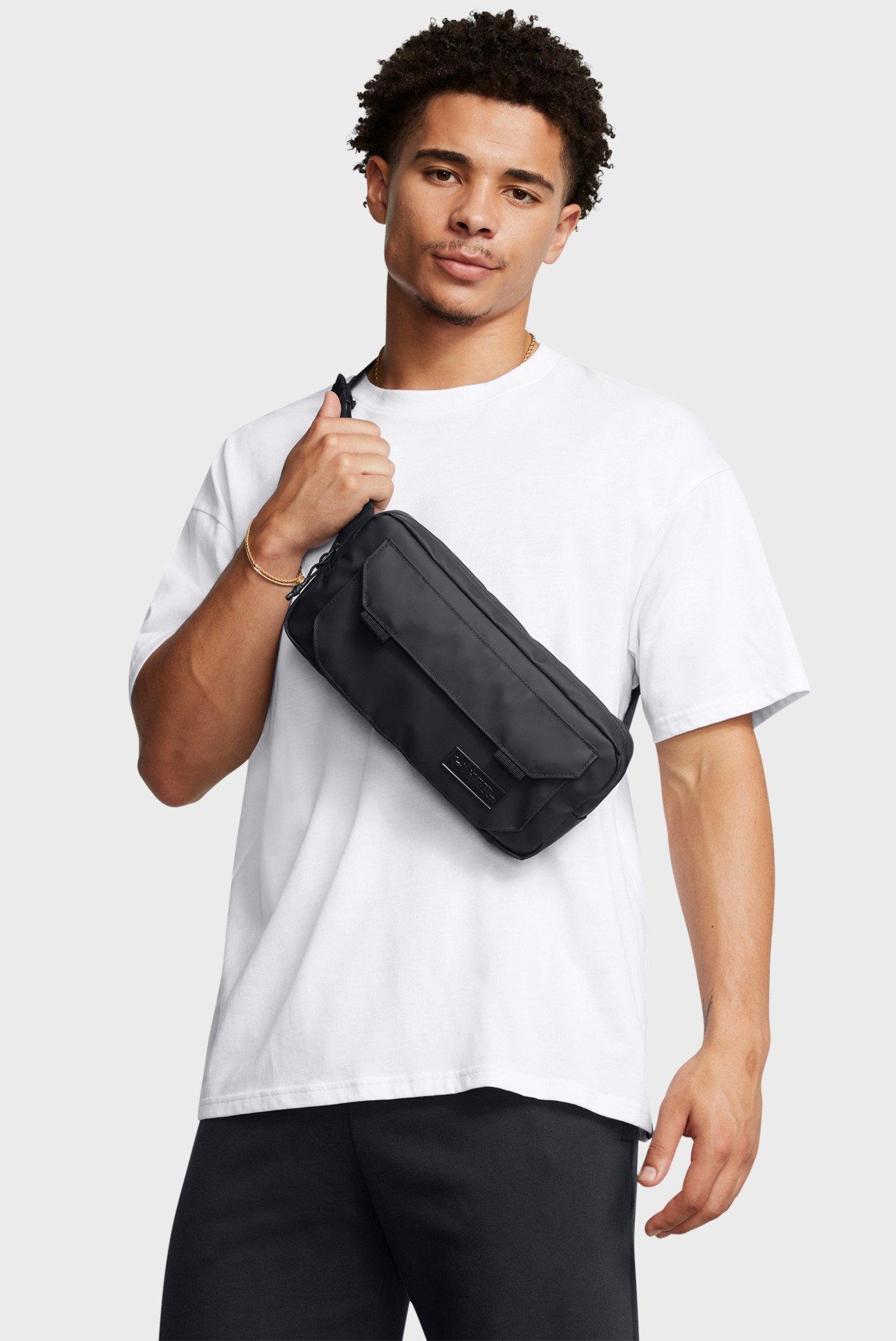 Черная поясная сумка UA Triumph Crossbody 2