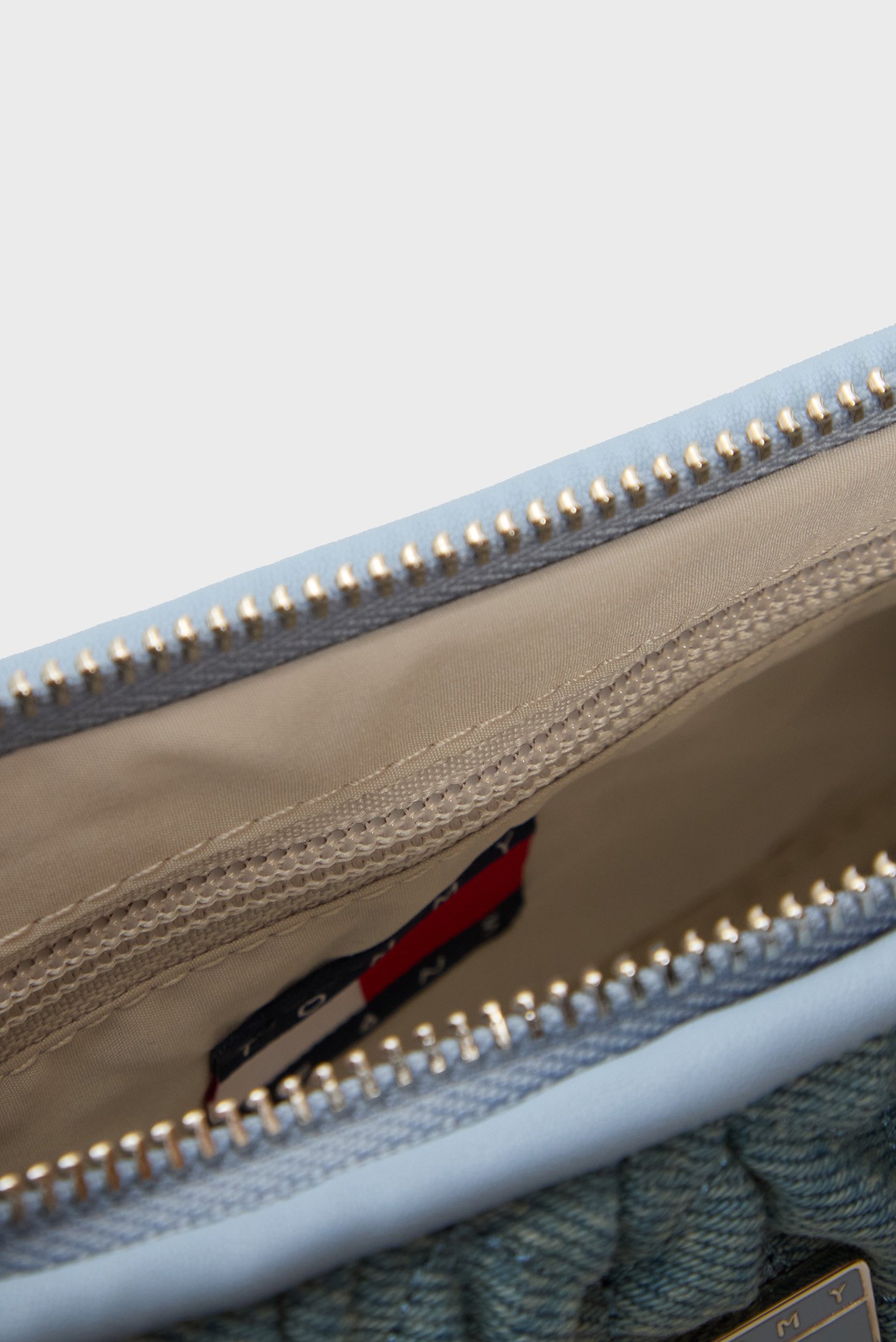 Женская голубая джинсовая сумка ICONIC SHOULDER DENIMTommy Jeans Женская голубая джинсовая сумка ICONIC SHOULDER DENIM 5