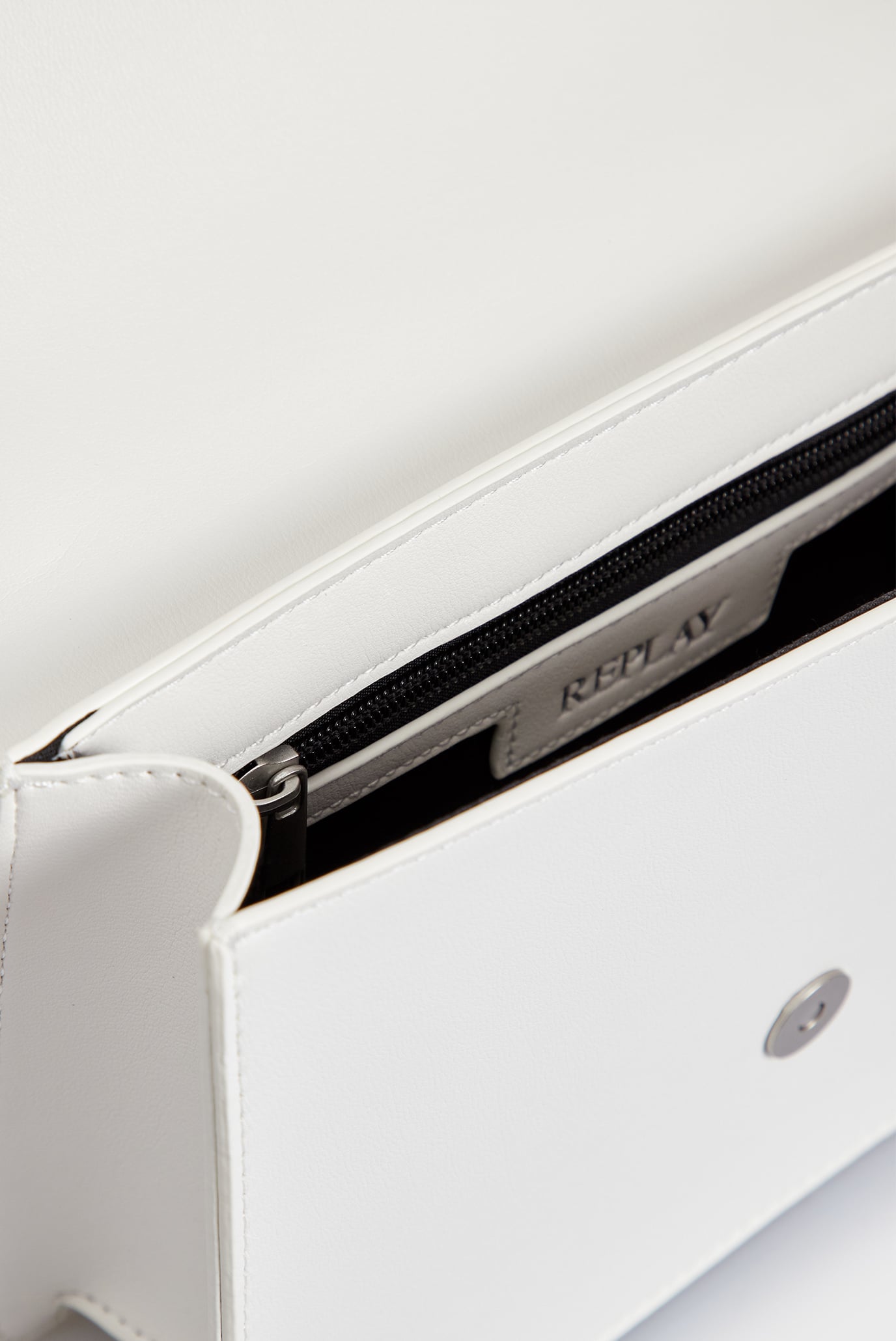 Женская белая сумка 2