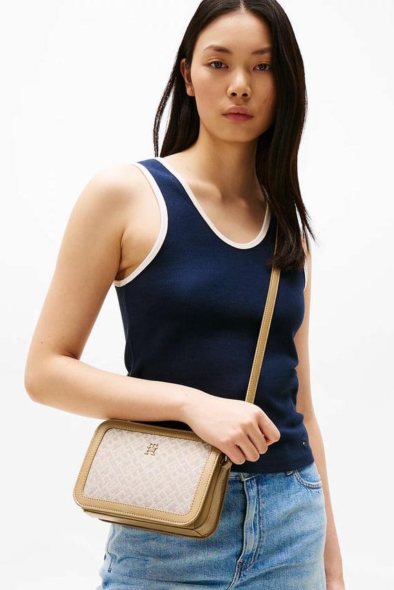 Женская бежевая сумка с узором TH JACQUARD CAMERA BAG