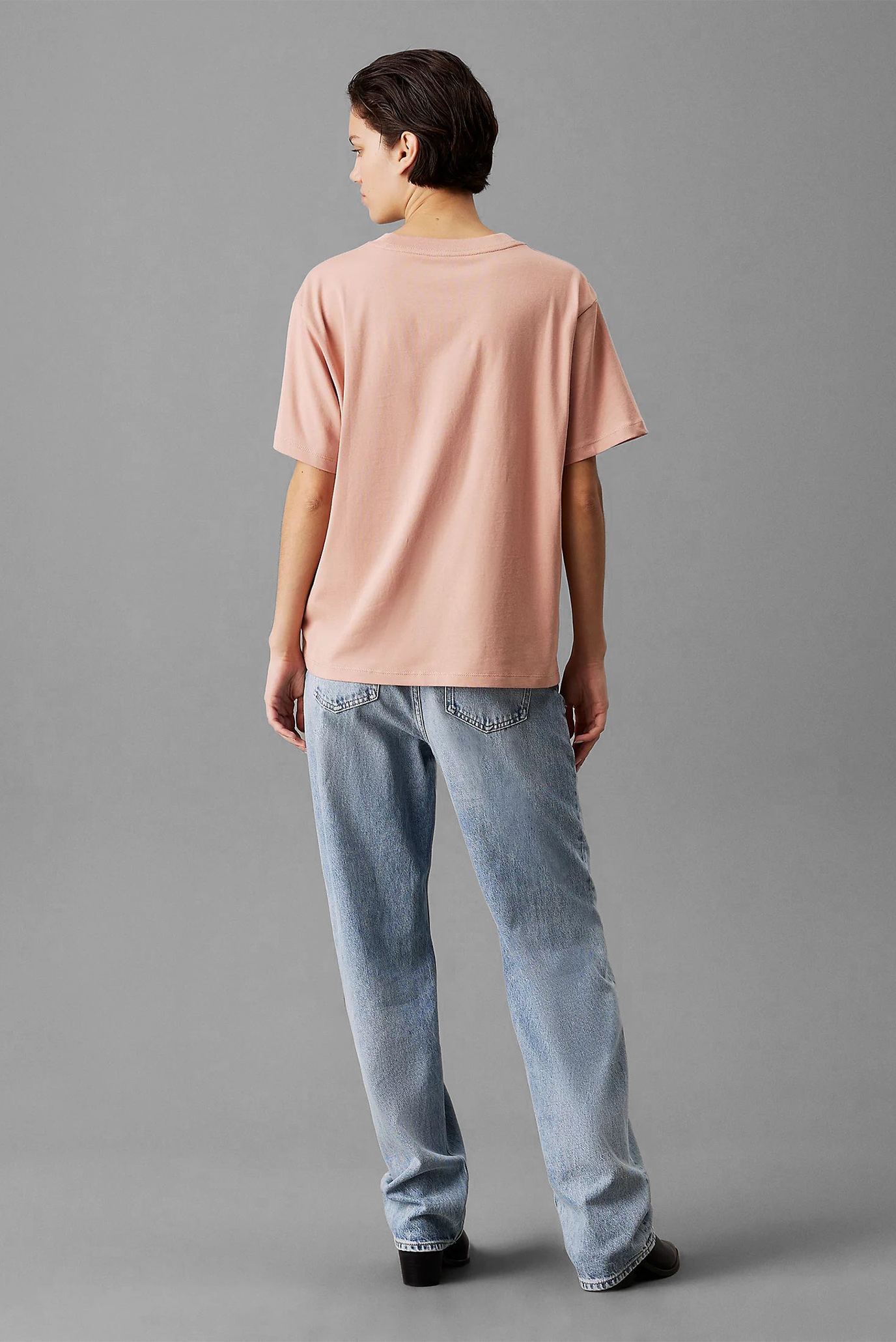 Женская персиковая футболка EMBROIDERED MONOLOGO TEECalvin Klein Jeans Женская персиковая футболка EMBROIDERED MONOLOGO TEE 3