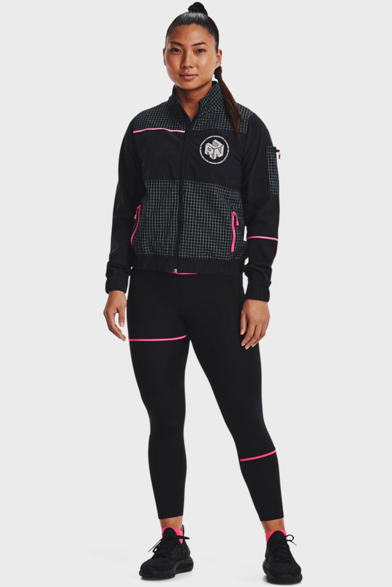 Женская черная ветровка UA Run Anywhere STORM Jacket 2